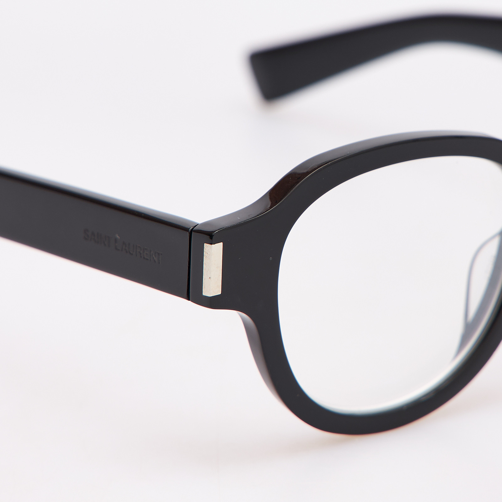 Очки черного цвета Saint Laurent - фото из каталога магазина брендовой одежды Second Friend Store Очки Saint Laurent - купить оригинал в секонд-хенде SFS - 4