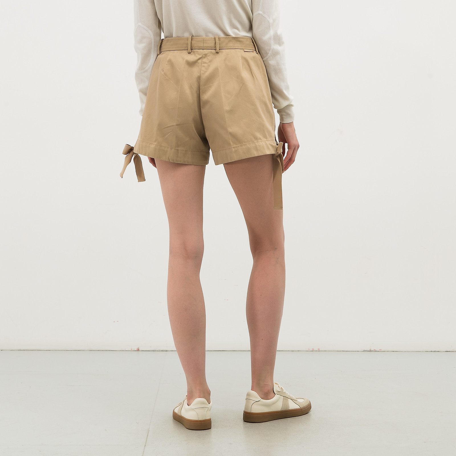 Шорты бежевого цвета Moncler - фото из каталога магазина брендовой одежды Second Friend Store Шорты Moncler - купить оригинал в секонд-хенде SFS - 4