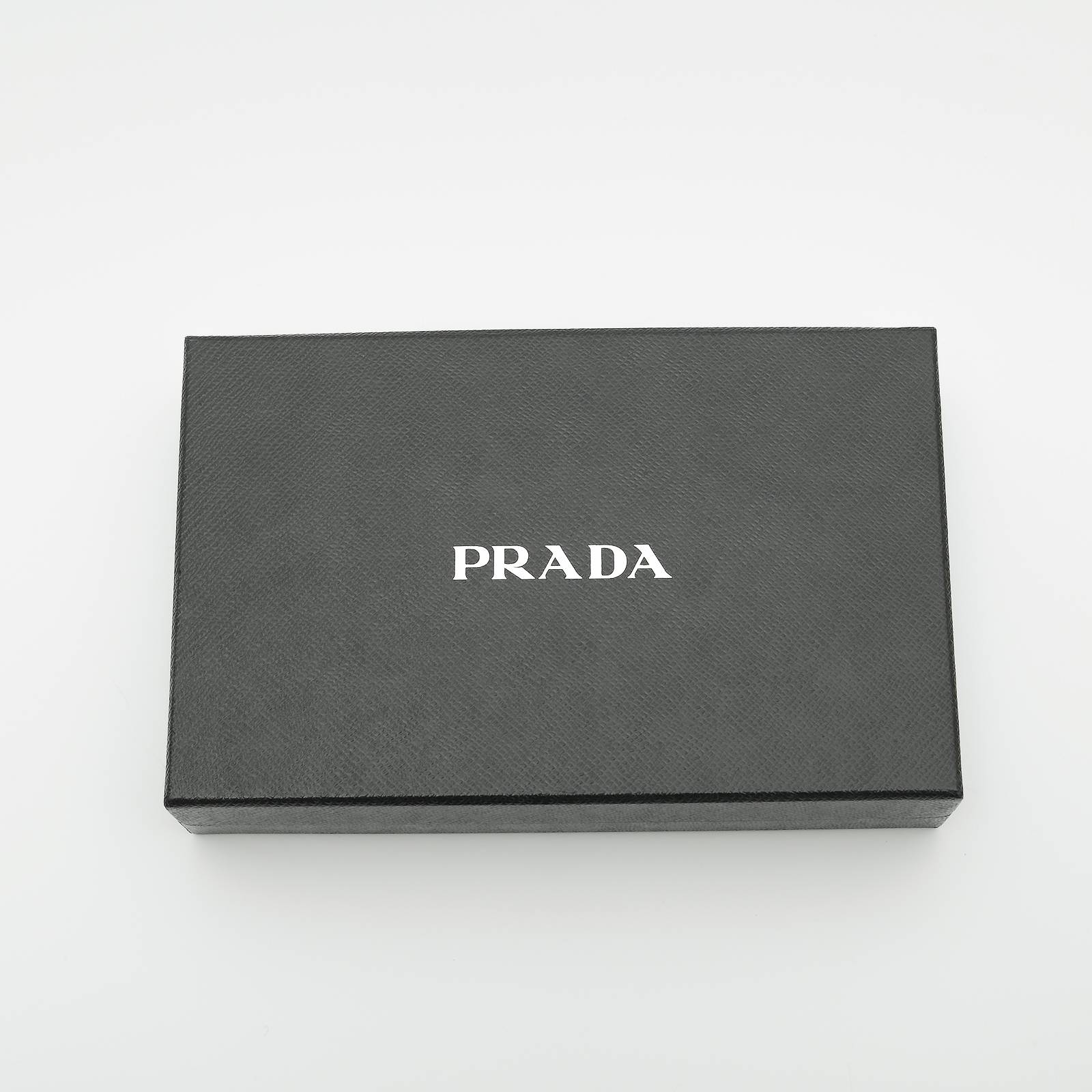 Портмоне Prada - купить оригинал в секонд-хенде SFS