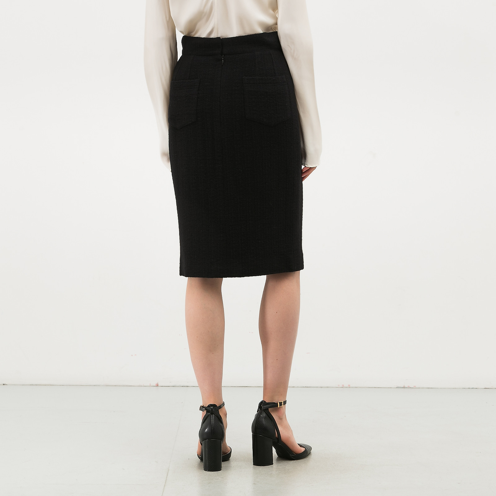 Юбка черного цвета Chanel - фото из каталога магазина брендовой одежды Second Friend Store Юбка Chanel - купить оригинал в секонд-хенде SFS - 3