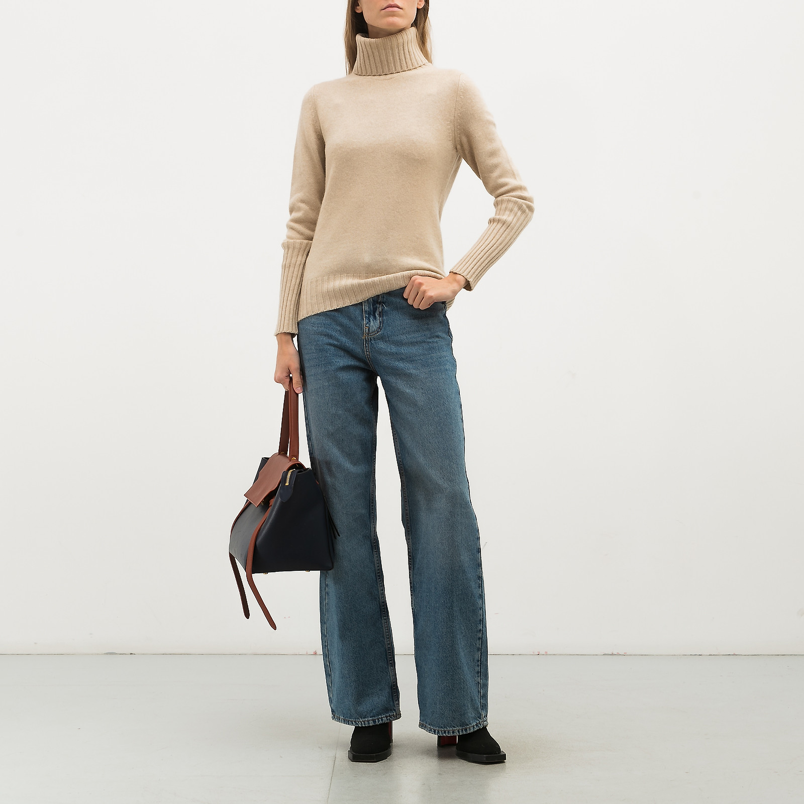 Водолазка бежевого цвета Loro Piana - фото из каталога магазина брендовой одежды Second Friend Store Водолазка Loro Piana - купить оригинал в секонд-хенде SFS - 3