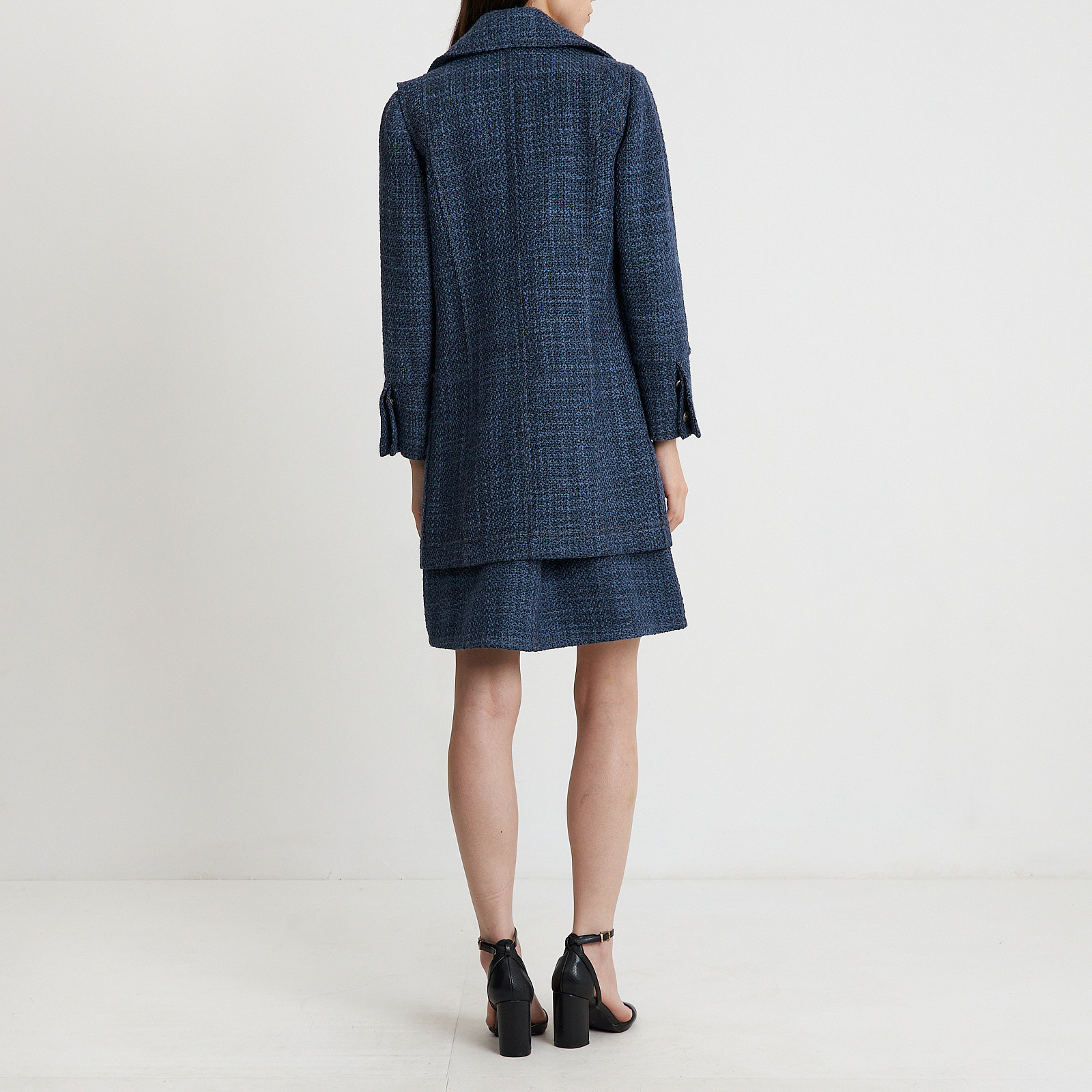 Костюм синего цвета Chanel - фото из каталога магазина брендовой одежды Second Friend Store Костюм Chanel - купить оригинал в секонд-хенде SFS - 2