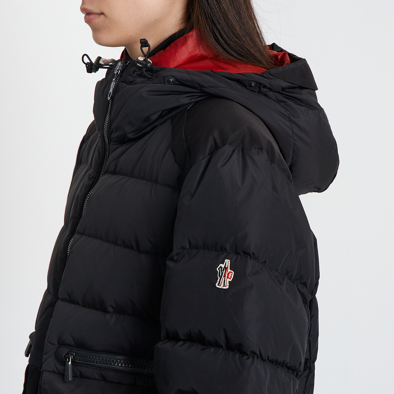 Пуховик черного цвета Moncler - фото из каталога магазина брендовой одежды Second Friend Store Пуховик Moncler - купить оригинал в секонд-хенде SFS - 4