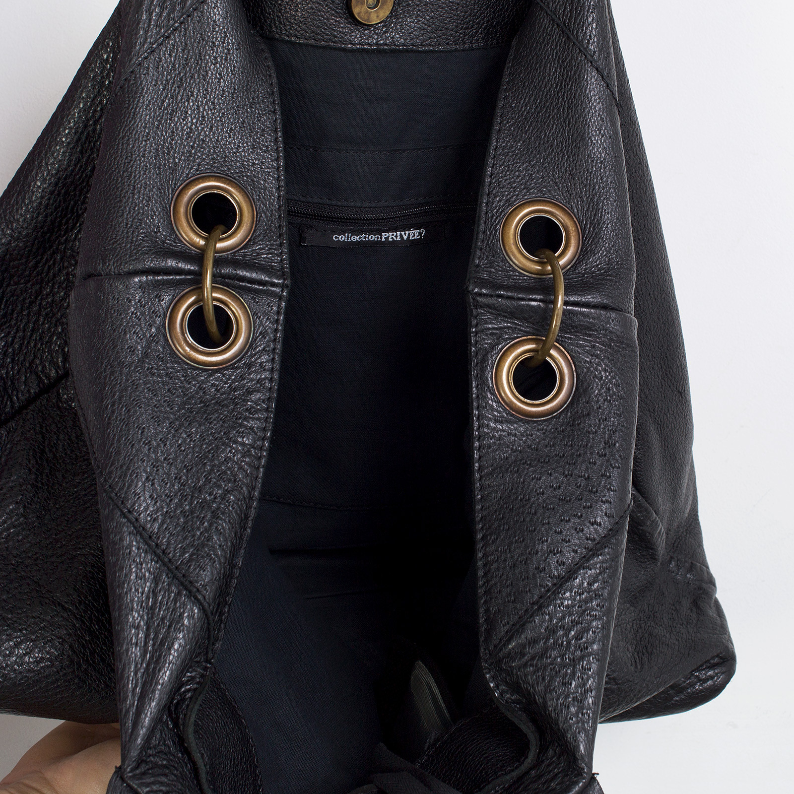 Сумка  черного цвета Collection Privee - фото из каталога магазина брендовой одежды Second Friend Store Сумка Collection Privee - купить оригинал в секонд-хенде SFS - 4
