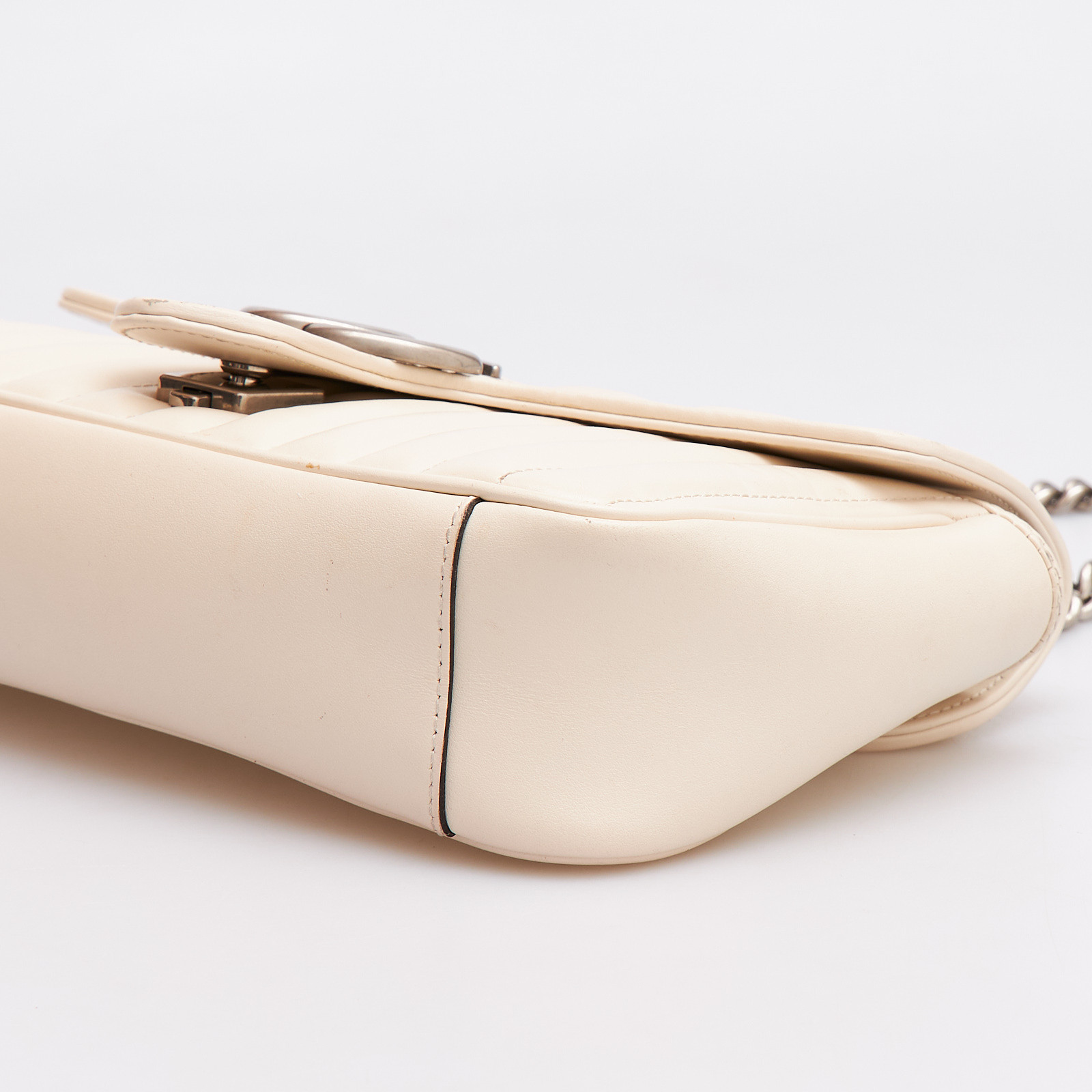 Сумка  бежевого цвета Gucci - фото из каталога магазина брендовой одежды Second Friend Store Сумка Gucci - купить оригинал в секонд-хенде SFS - 6