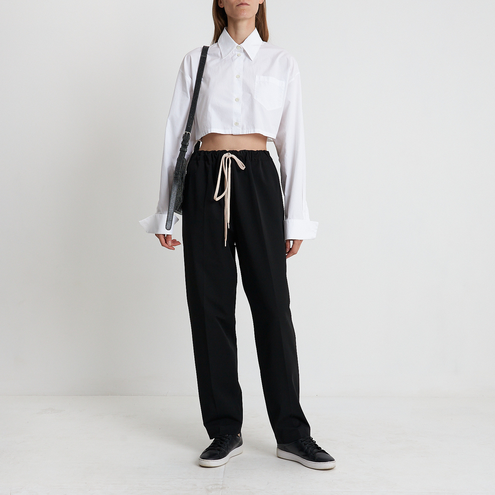 Брюки черного цвета MM6 Maison Margiela - фото из каталога магазина брендовой одежды Second Friend Store Брюки MM6 Maison Margiela - купить оригинал в секонд-хенде SFS - 2