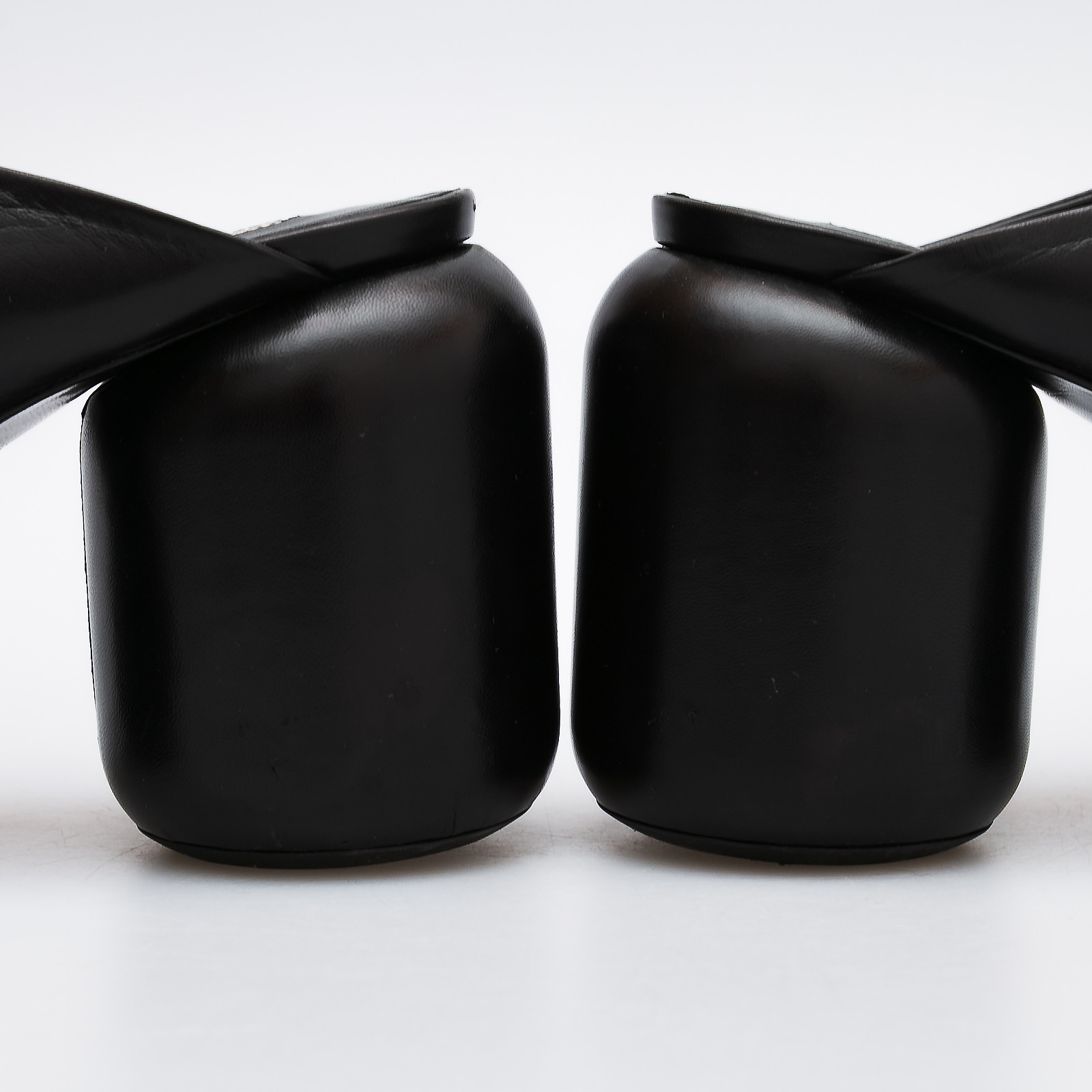 Мюли черного цвета Jil Sander - фото из каталога магазина брендовой одежды Second Friend Store Мюли Jil Sander - купить оригинал в секонд-хенде SFS - 5