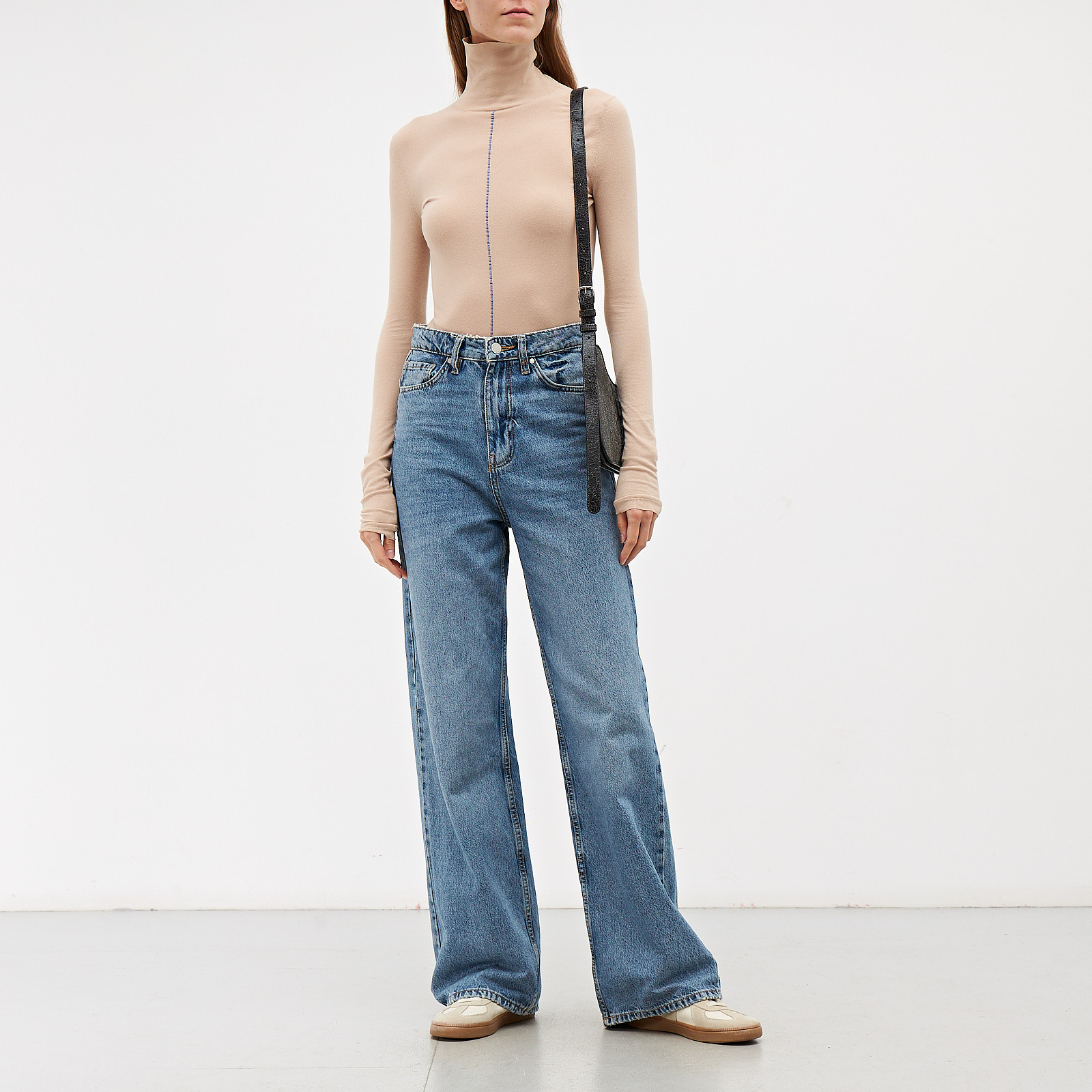 Водолазка бежевого цвета Maison Margiela - фото из каталога магазина брендовой одежды Second Friend Store Водолазка Maison Margiela - купить оригинал в секонд-хенде SFS - 3