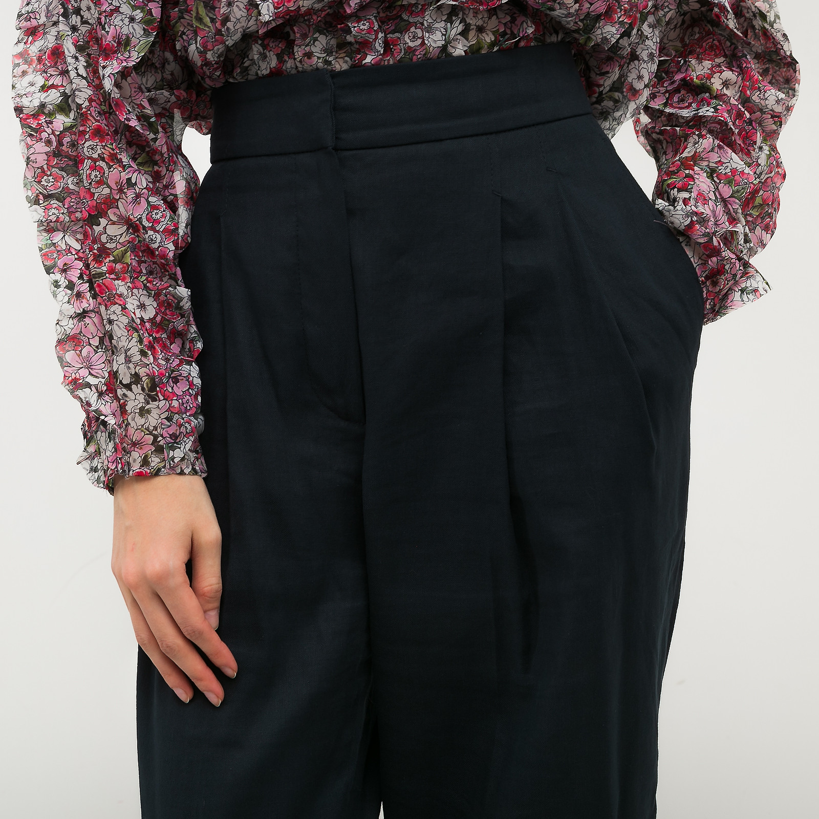 Брюки синего цвета Brunello Cucinelli - фото из каталога магазина брендовой одежды Second Friend Store Брюки Brunello Cucinelli - купить оригинал в секонд-хенде SFS - 4