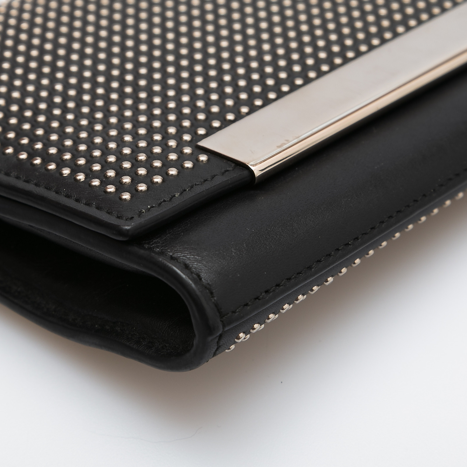 Клатч черного цвета Saint Laurent - фото из каталога магазина брендовой одежды Second Friend Store Клатч Saint Laurent - купить оригинал в секонд-хенде SFS - 5