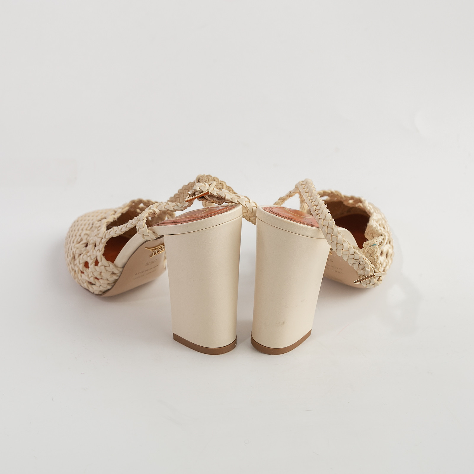 Туфли бежевого цвета Charlotte Olympia - фото из каталога магазина брендовой одежды Second Friend Store Туфли Charlotte Olympia - купить оригинал в секонд-хенде SFS - 3