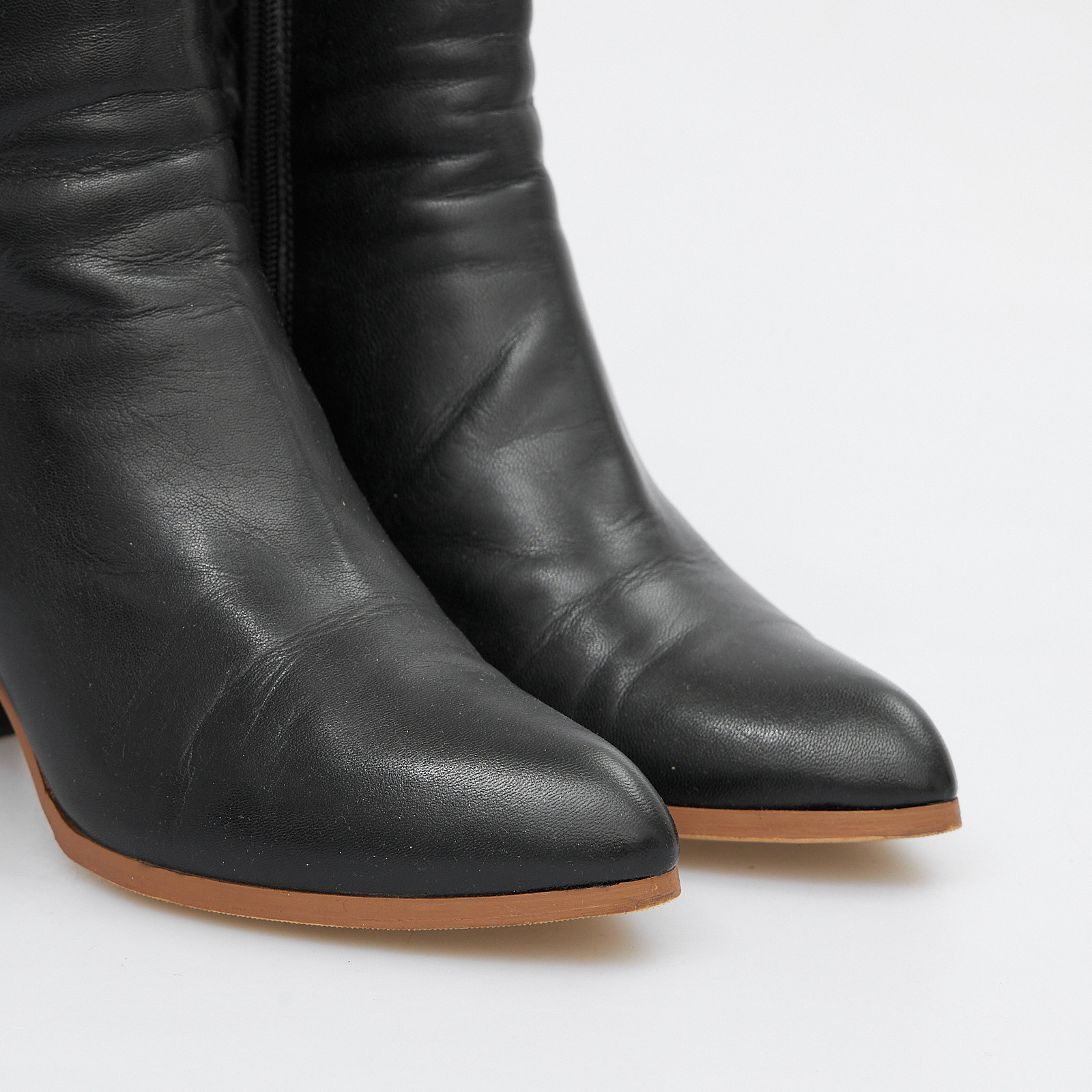 Ботильоны черного цвета MM6 Maison Margiela - фото из каталога магазина брендовой одежды Second Friend Store Ботильоны MM6 Maison Margiela - купить оригинал в секонд-хенде SFS - 4