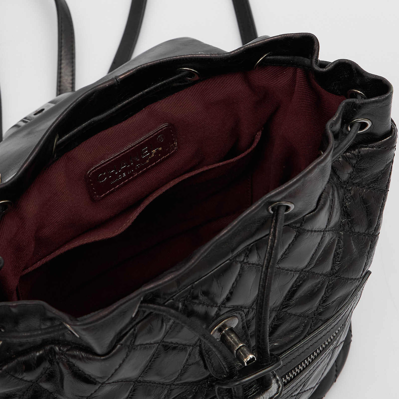 Рюкзак черного цвета Chanel - фото из каталога магазина брендовой одежды Second Friend Store Рюкзак Chanel - купить оригинал в секонд-хенде SFS - 8