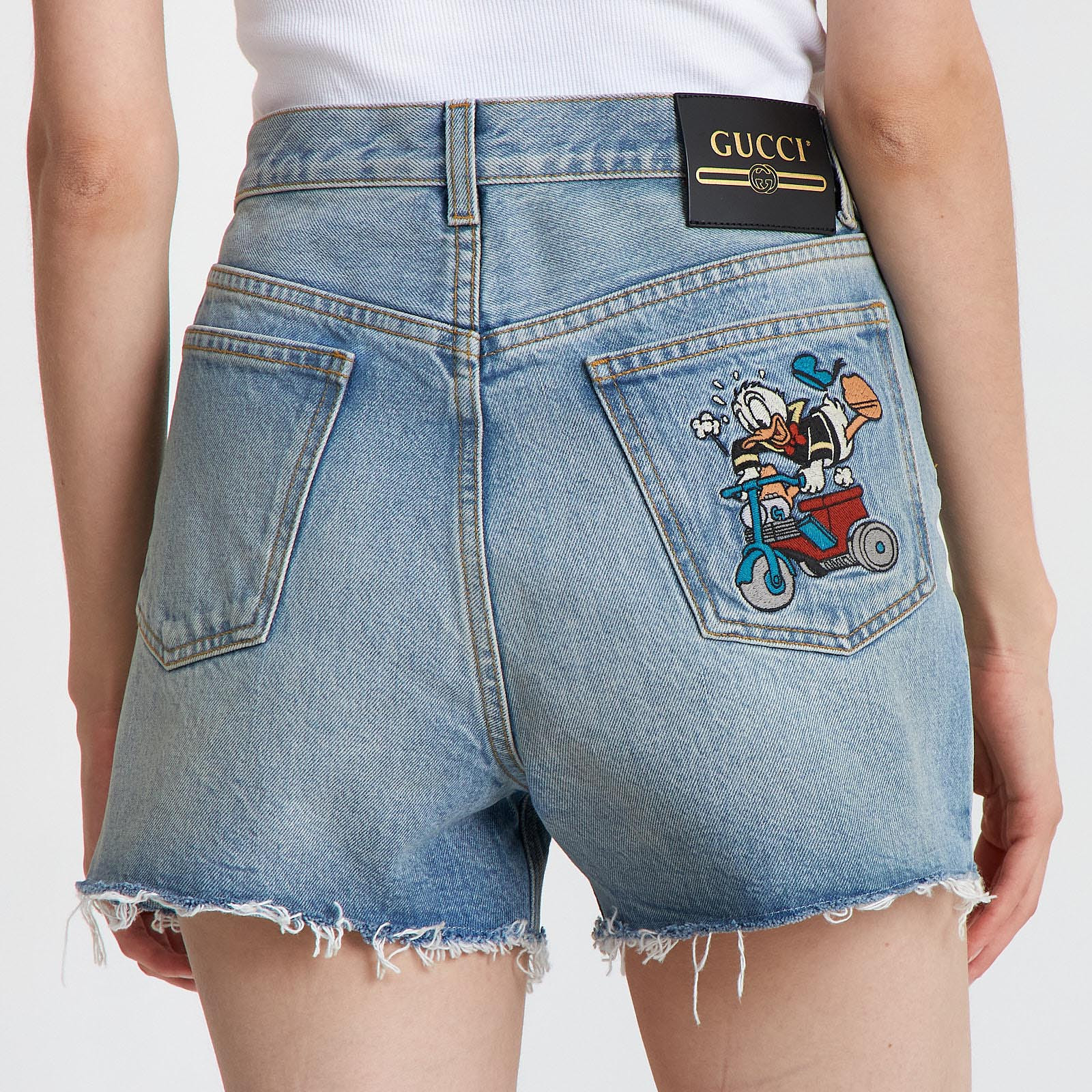 Шорты Disney x голубого цвета Gucci - фото из каталога магазина брендовой одежды Second Friend Store Шорты Disney x Gucci - купить оригинал в секонд-хенде SFS - 4