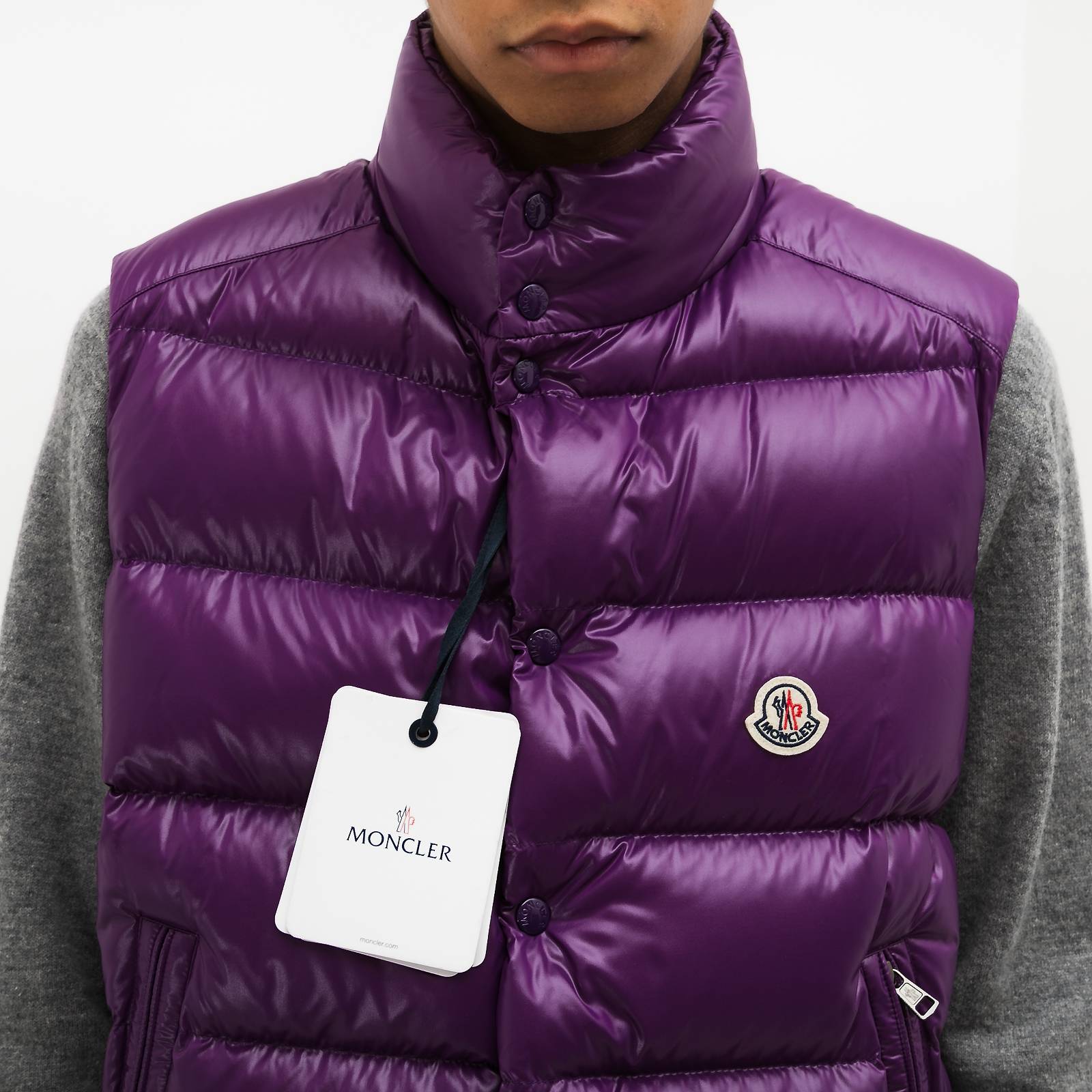 Жилет фиолетового цвета Moncler - фото из каталога магазина брендовой одежды Second Friend Store Жилет Moncler - купить оригинал в секонд-хенде SFS - 4