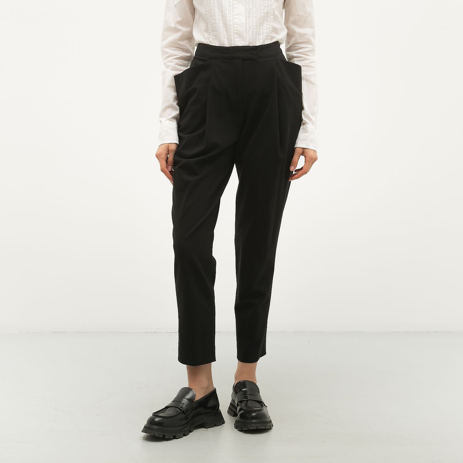 Брюки черного цвета Fendi - фото из каталога магазина брендовой одежды Second Friend Store Брюки Fendi - купить оригинал в секонд-хенде SFS - 1