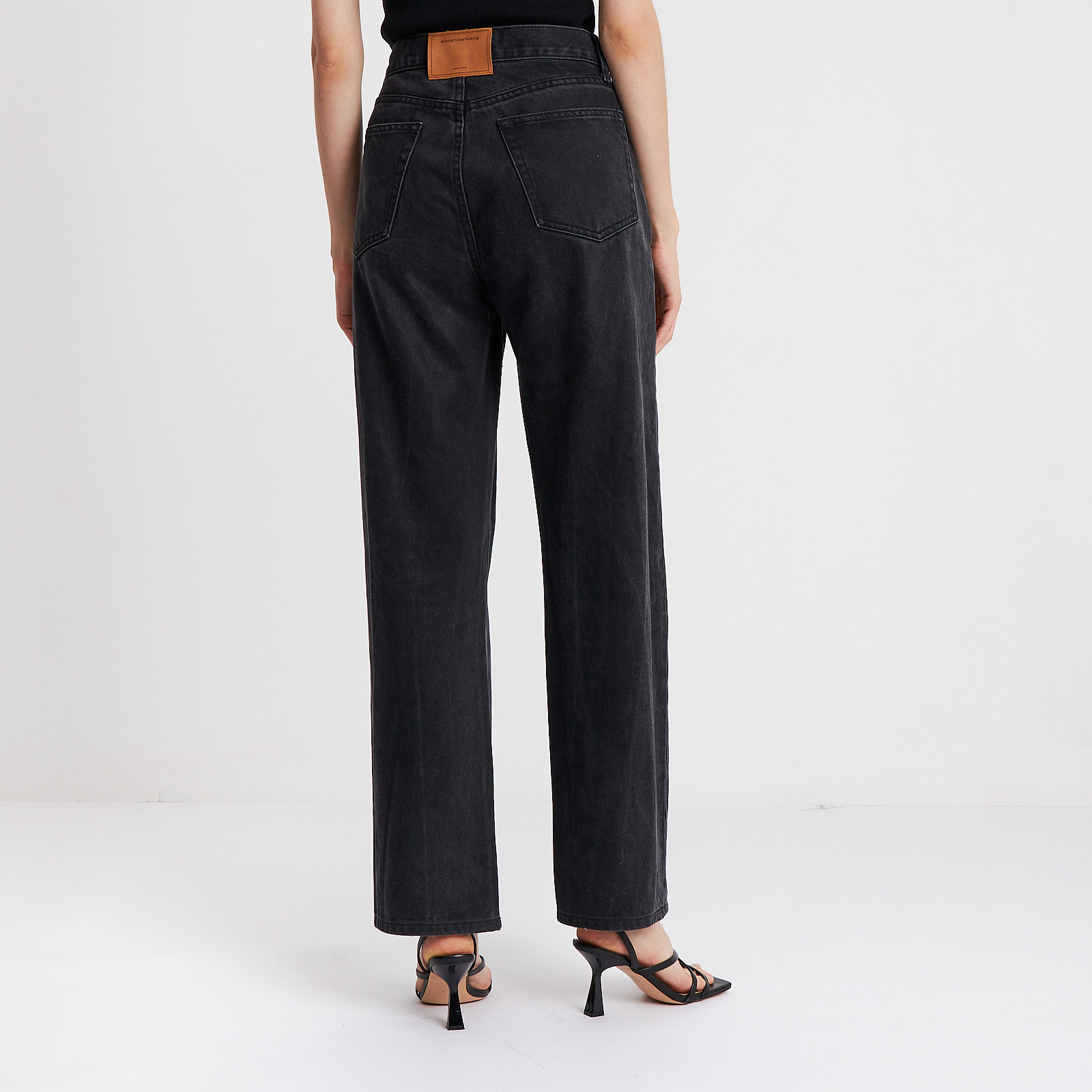 Джинсы  серого цвета Alexander Wang - фото из каталога магазина брендовой одежды Second Friend Store Джинсы Alexander Wang - купить оригинал в секонд-хенде SFS - 3