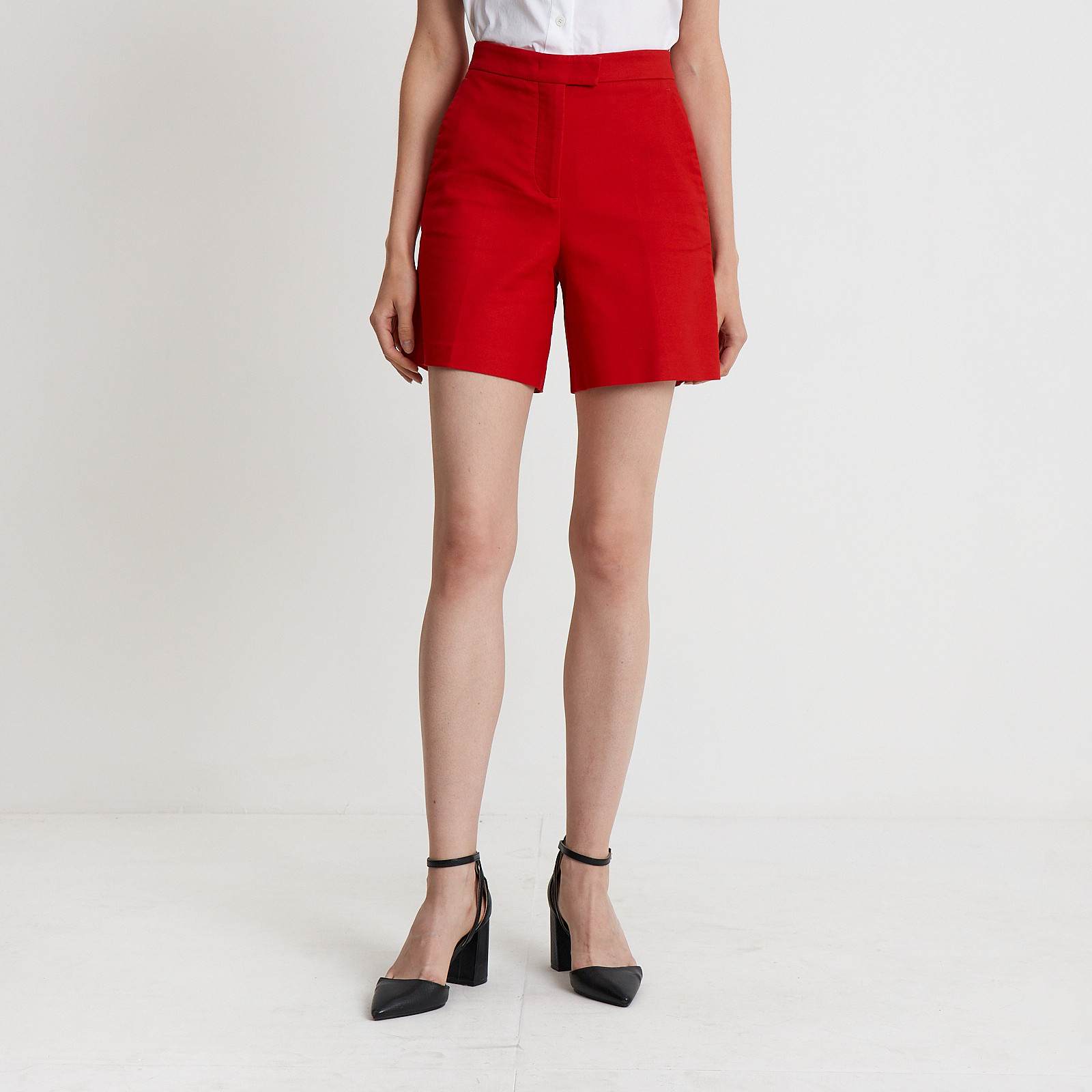 Шорты красного цвета Red Valentino - фото из каталога магазина брендовой одежды Second Friend Store Шорты Red Valentino - купить оригинал в секонд-хенде SFS - 1