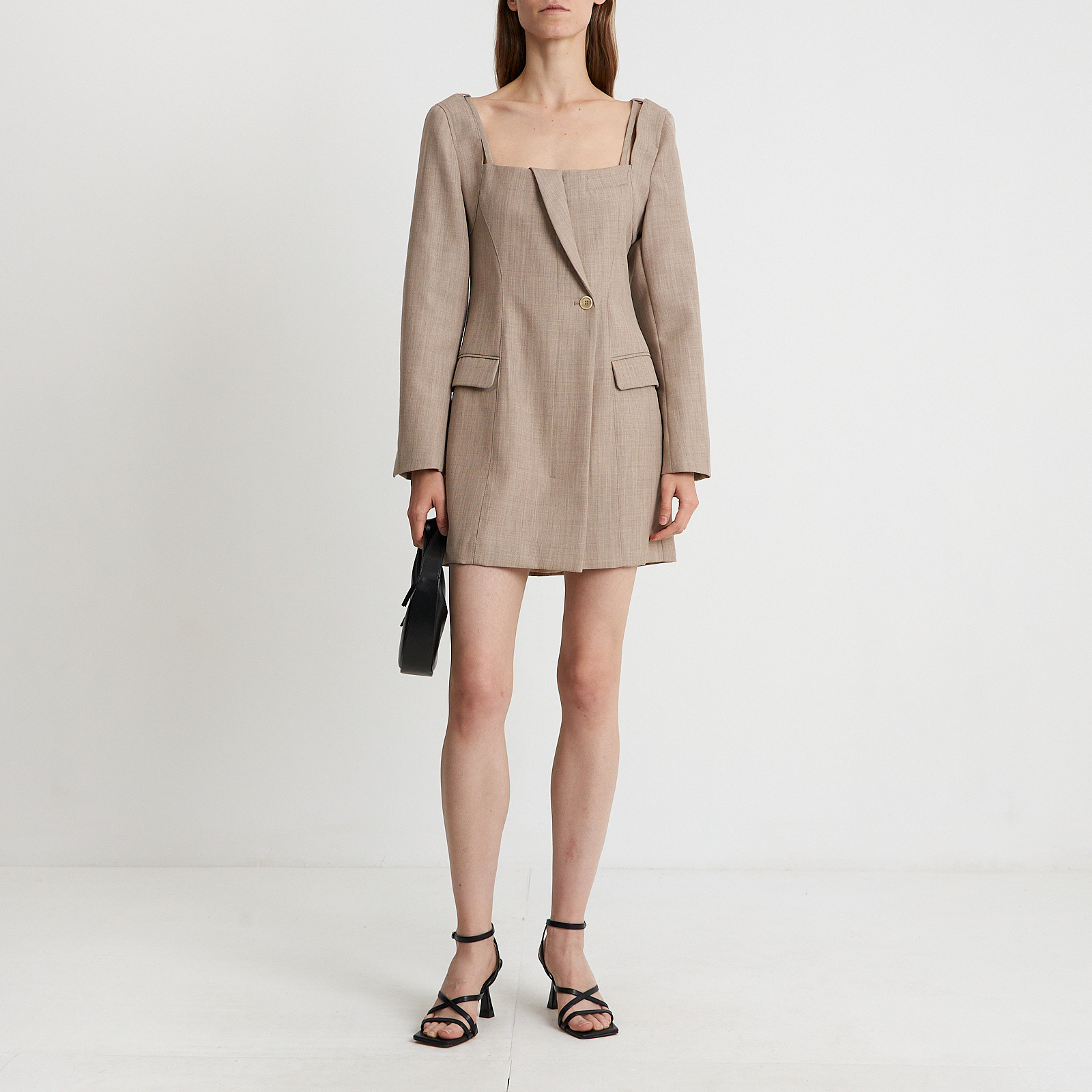 Платье бежевого цвета Jacquemus - фото из каталога магазина брендовой одежды Second Friend Store Платье Jacquemus - купить оригинал в секонд-хенде SFS - 2