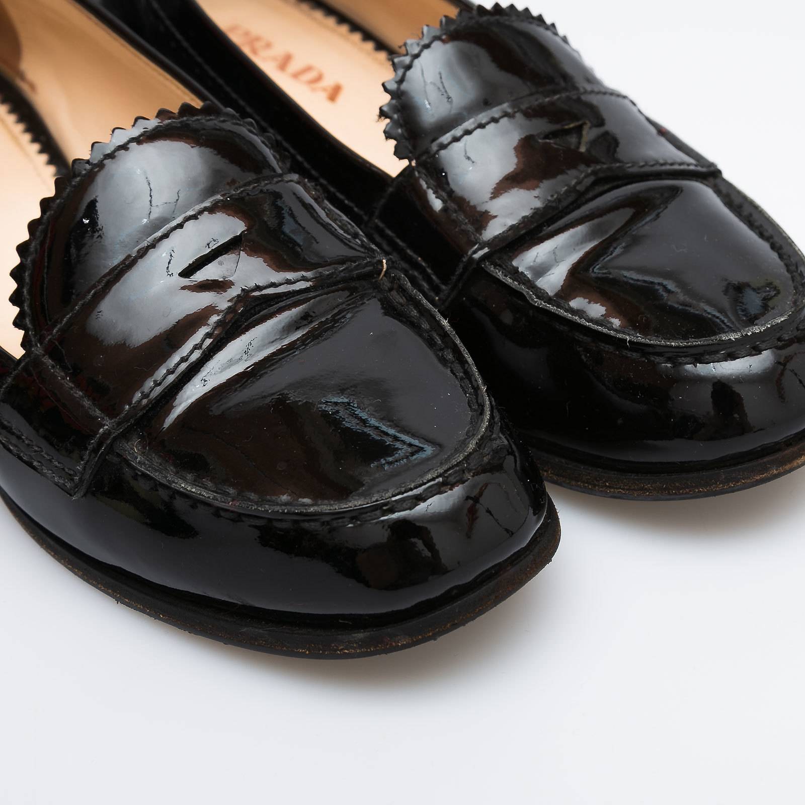 Лоферы черного цвета Prada - фото из каталога магазина брендовой одежды Second Friend Store Лоферы Prada - купить оригинал в секонд-хенде SFS - 4