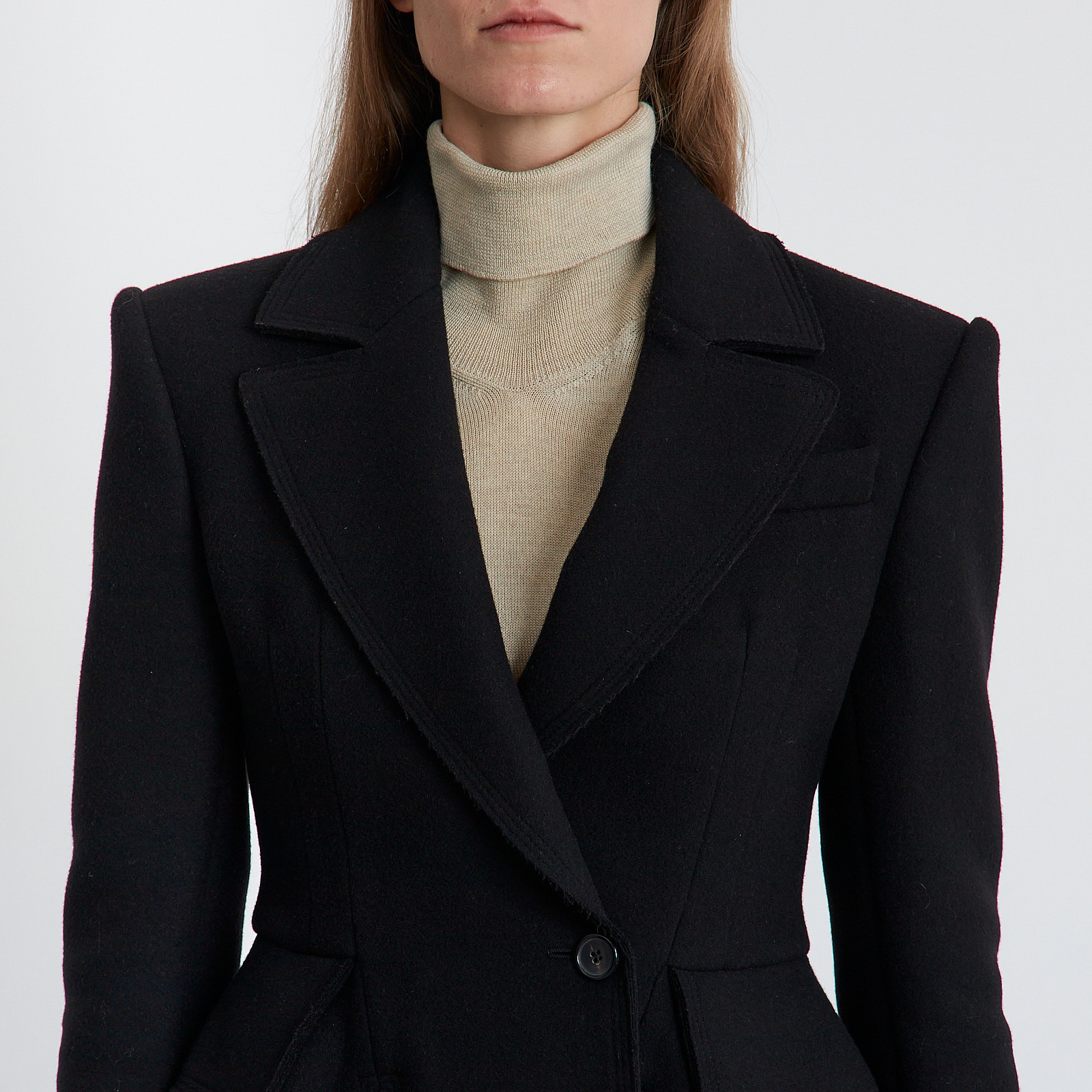 Жакет черного цвета Tom Ford - фото из каталога магазина брендовой одежды Second Friend Store Жакет Tom Ford - купить оригинал в секонд-хенде SFS - 4