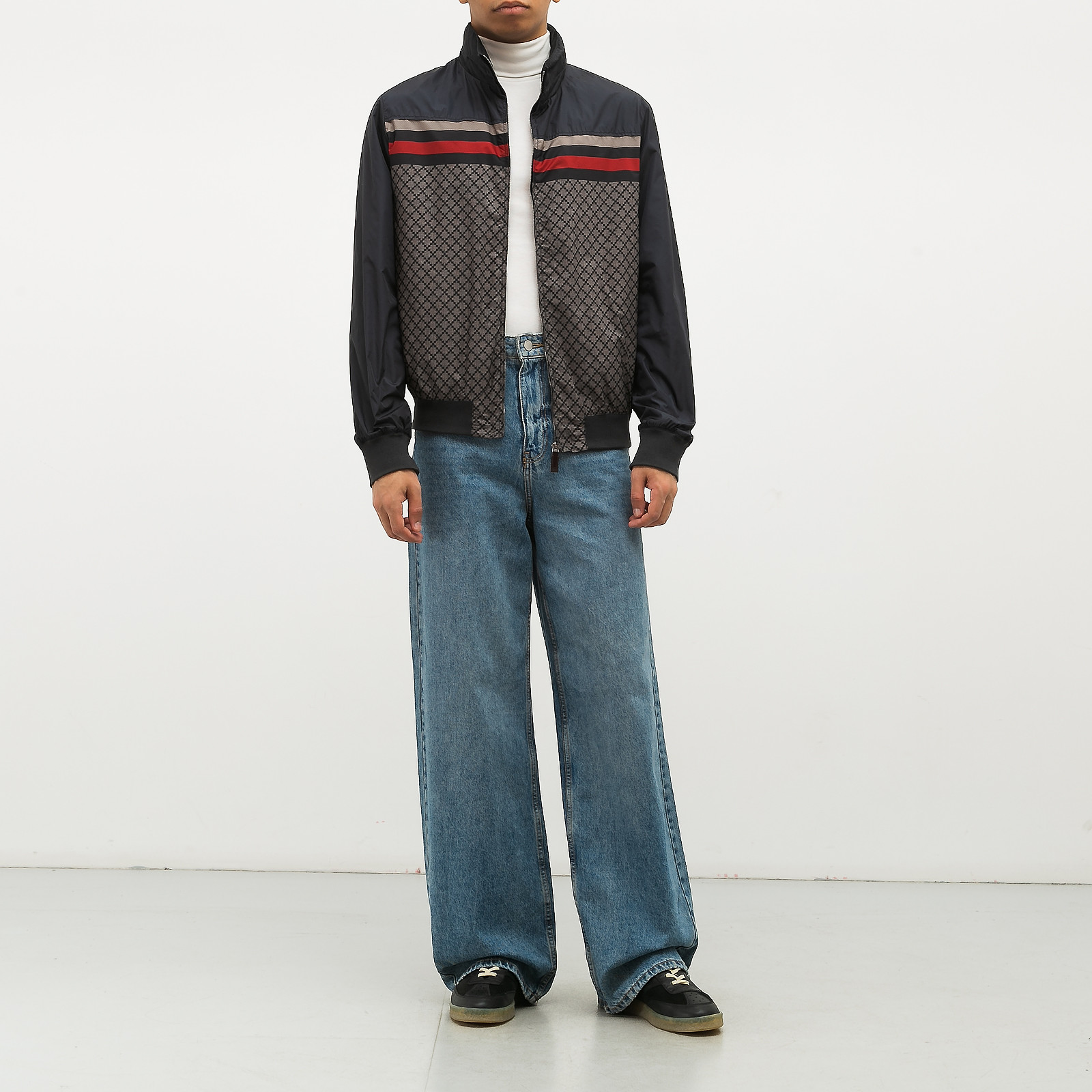 Ветровка синего цвета Gucci - фото из каталога магазина брендовой одежды Second Friend Store Ветровка Gucci - купить оригинал в секонд-хенде SFS - 3