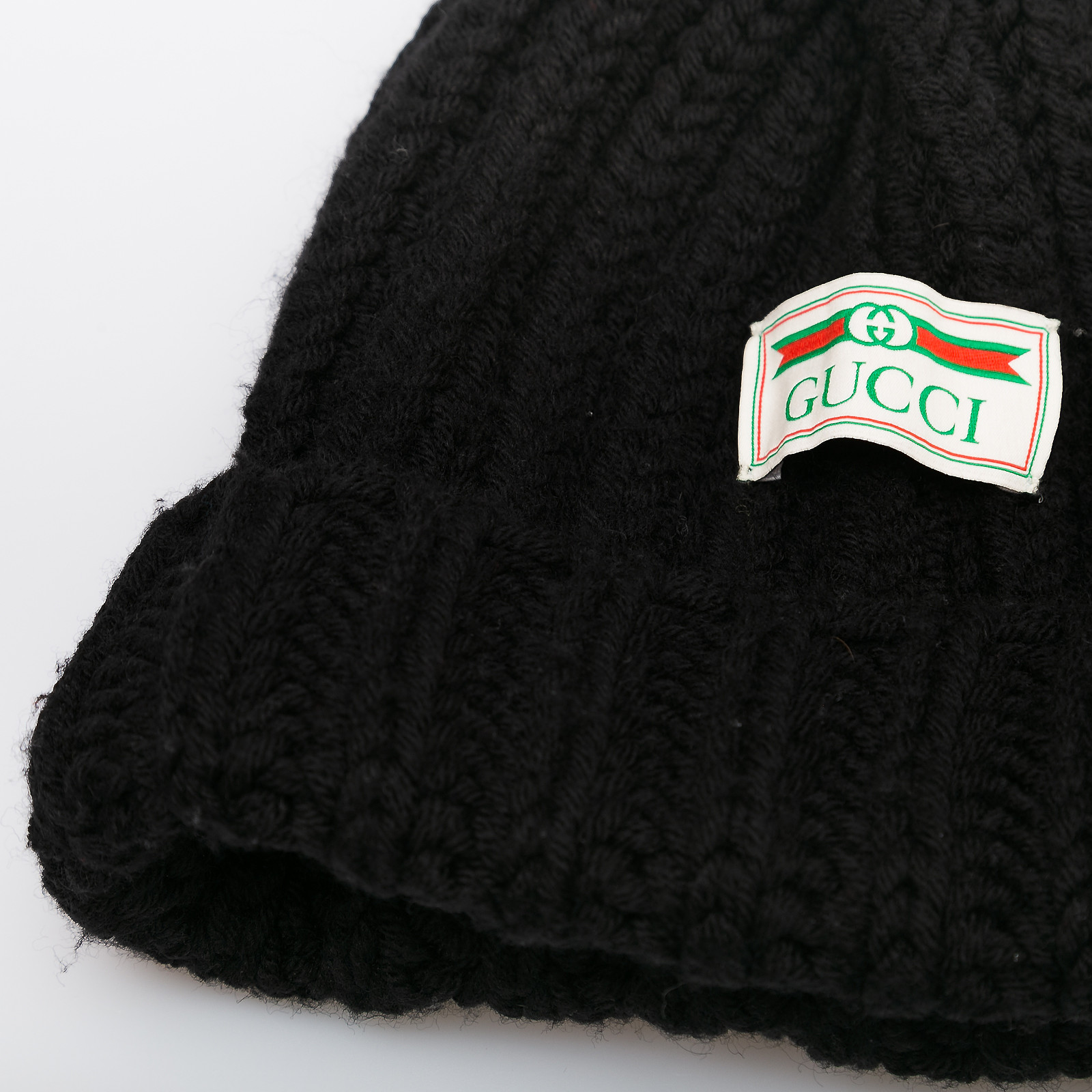 Шапка черного цвета Gucci - фото из каталога магазина брендовой одежды Second Friend Store Шапка Gucci - купить оригинал в секонд-хенде SFS - 4