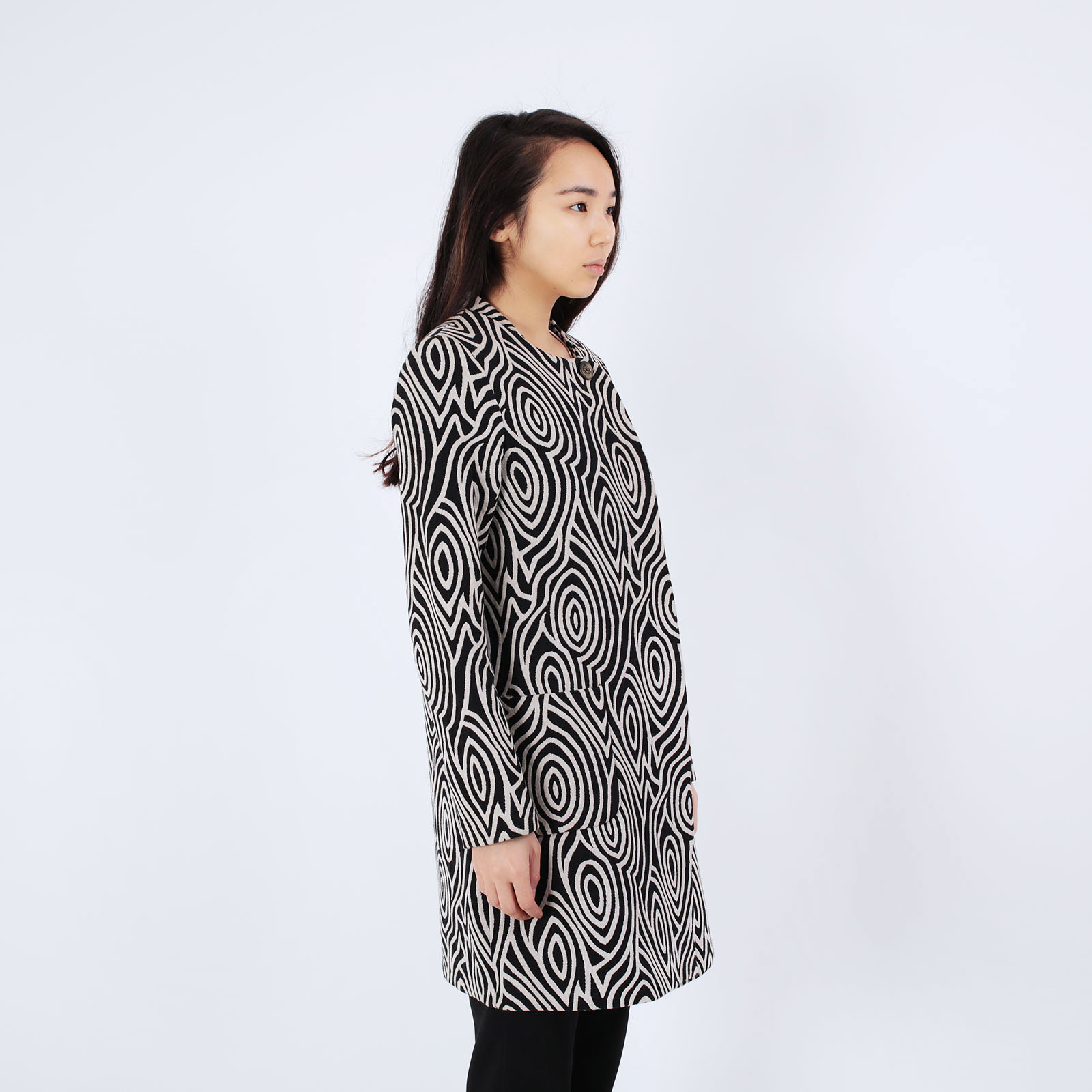 Пальто черного цвета Hoss - фото из каталога магазина брендовой одежды Second Friend Store Пальто Hoss - купить оригинал в секонд-хенде SFS - 3