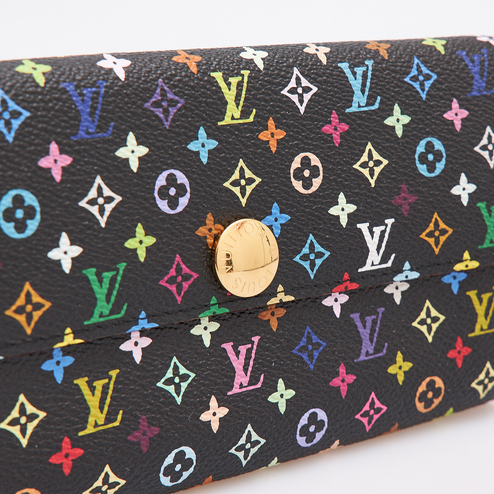 Кошелек черного цвета Louis Vuitton - фото из каталога магазина брендовой одежды Second Friend Store Кошелек Louis Vuitton - купить оригинал в секонд-хенде SFS - 4