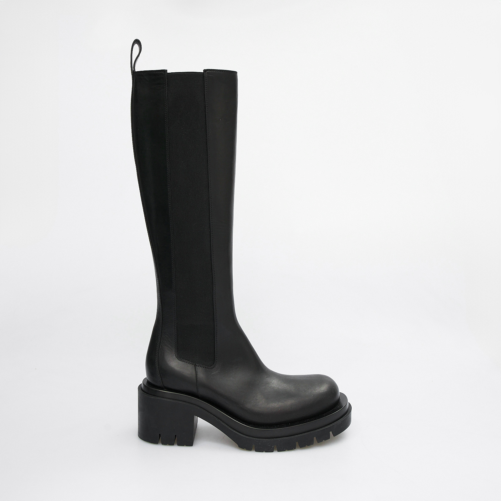 Сапоги черного цвета Bottega Veneta - фото из каталога магазина брендовой одежды Second Friend Store Сапоги Bottega Veneta - купить оригинал в секонд-хенде SFS - 1