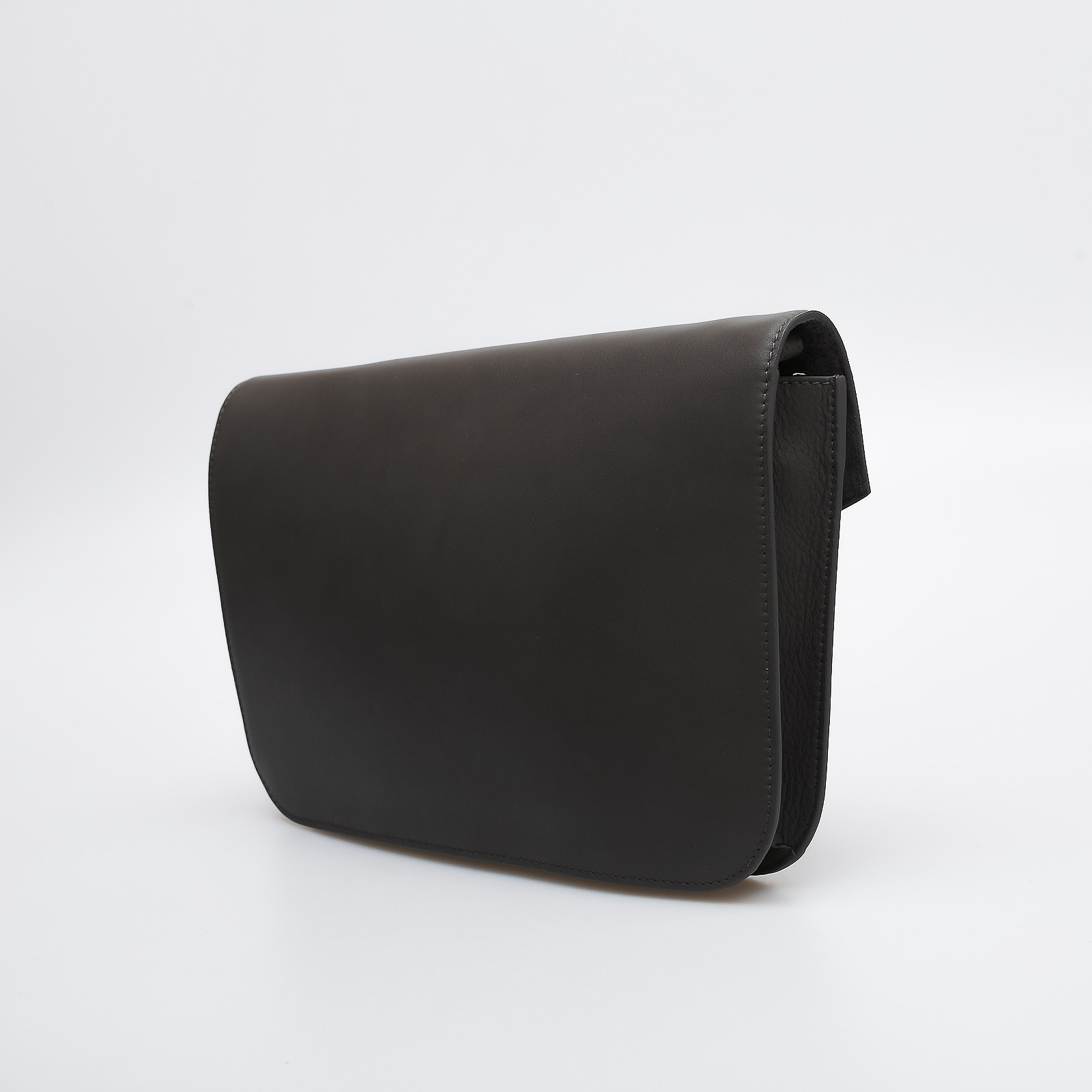 Клатч  серого цвета Fendi - фото из каталога магазина брендовой одежды Second Friend Store Клатч Fendi - купить оригинал в секонд-хенде SFS - 3