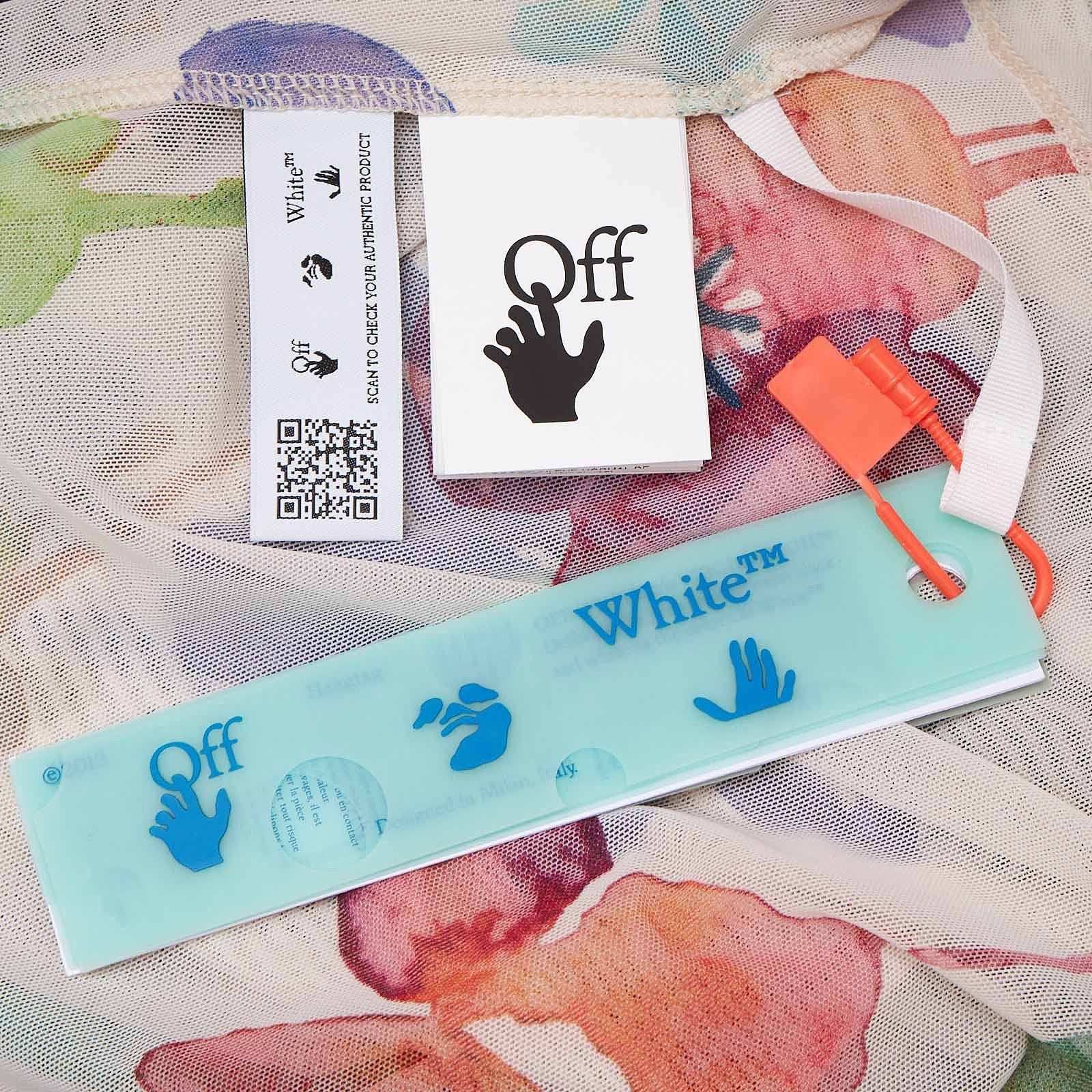 Футболка белого цвета Off-White - фото из каталога магазина брендовой одежды Second Friend Store Футболка Off-White - купить оригинал в секонд-хенде SFS - 5