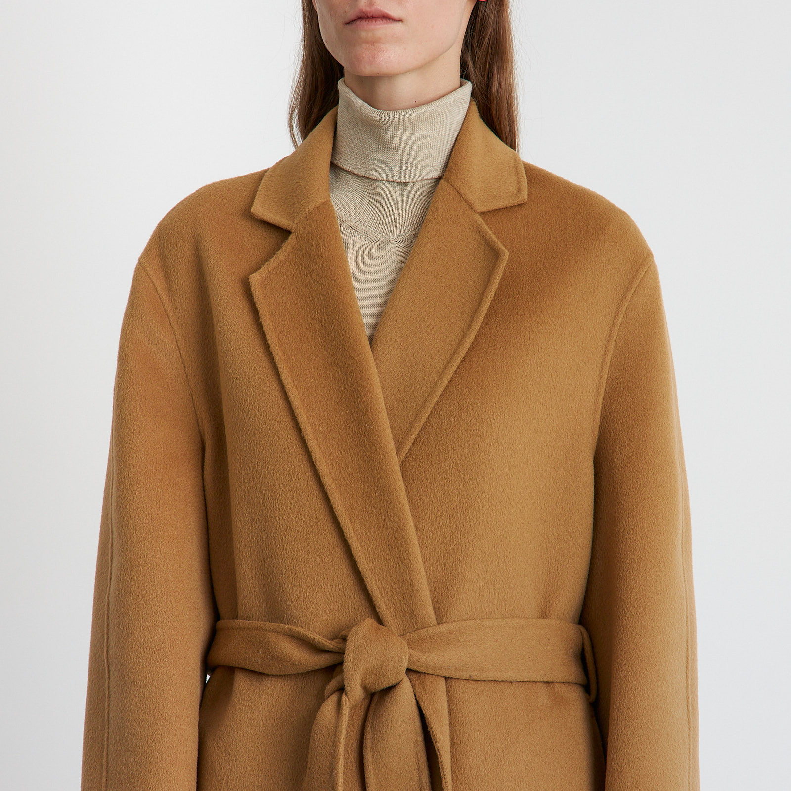 Пальто бежевого цвета Joseph - фото из каталога магазина брендовой одежды Second Friend Store Пальто Joseph - купить оригинал в секонд-хенде SFS - 4