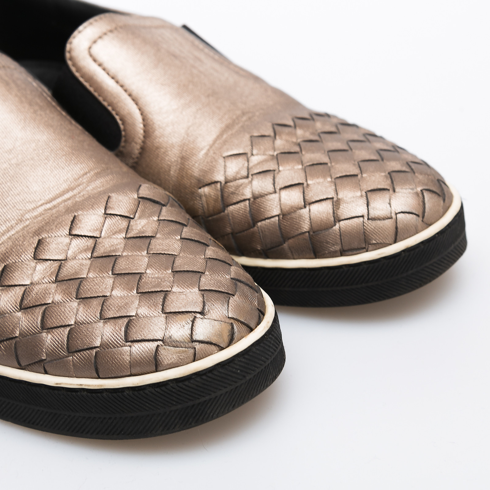 Слипоны серебряного цвета Bottega Veneta - фото из каталога магазина брендовой одежды Second Friend Store Слипоны Bottega Veneta - купить оригинал в секонд-хенде SFS - 4