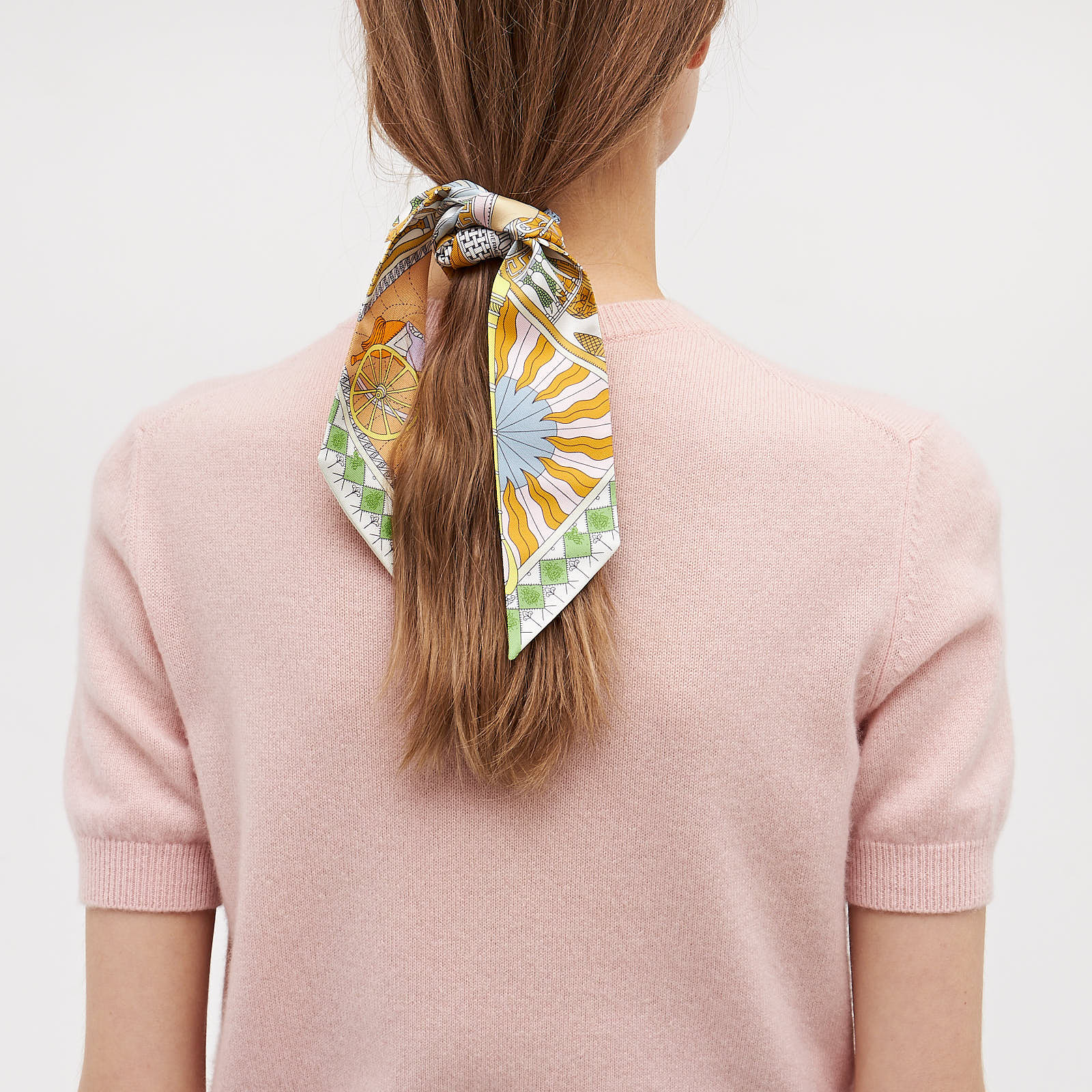 Твилли оранжевого цвета Hermes - фото из каталога магазина брендовой одежды Second Friend Store Твилли Hermes - купить оригинал в секонд-хенде SFS - 2