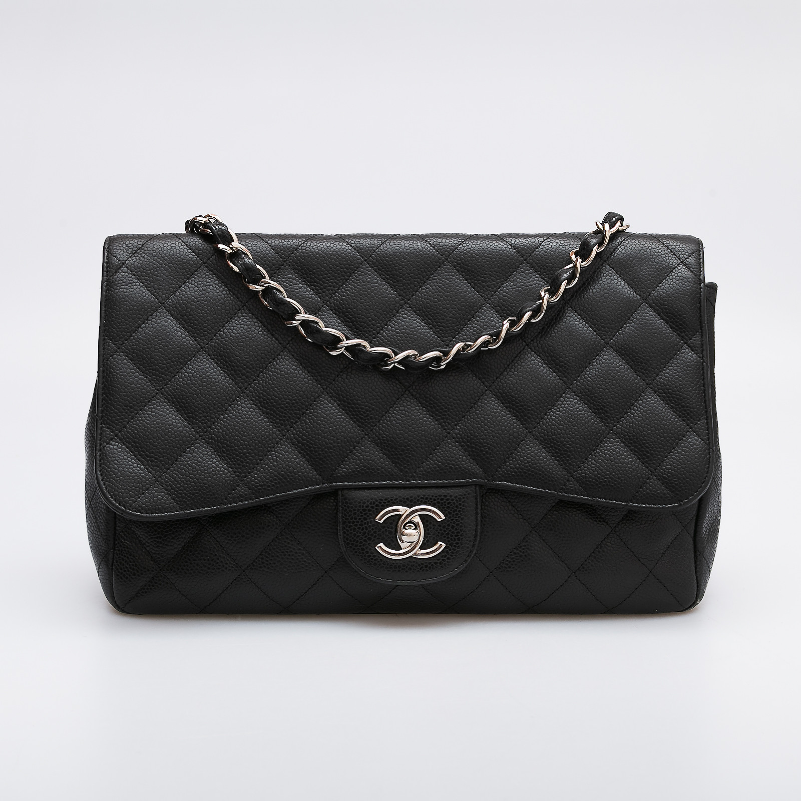 Сумка черного цвета Chanel - фото из каталога магазина брендовой одежды Second Friend Store Сумка Chanel - купить оригинал в секонд-хенде SFS - 1