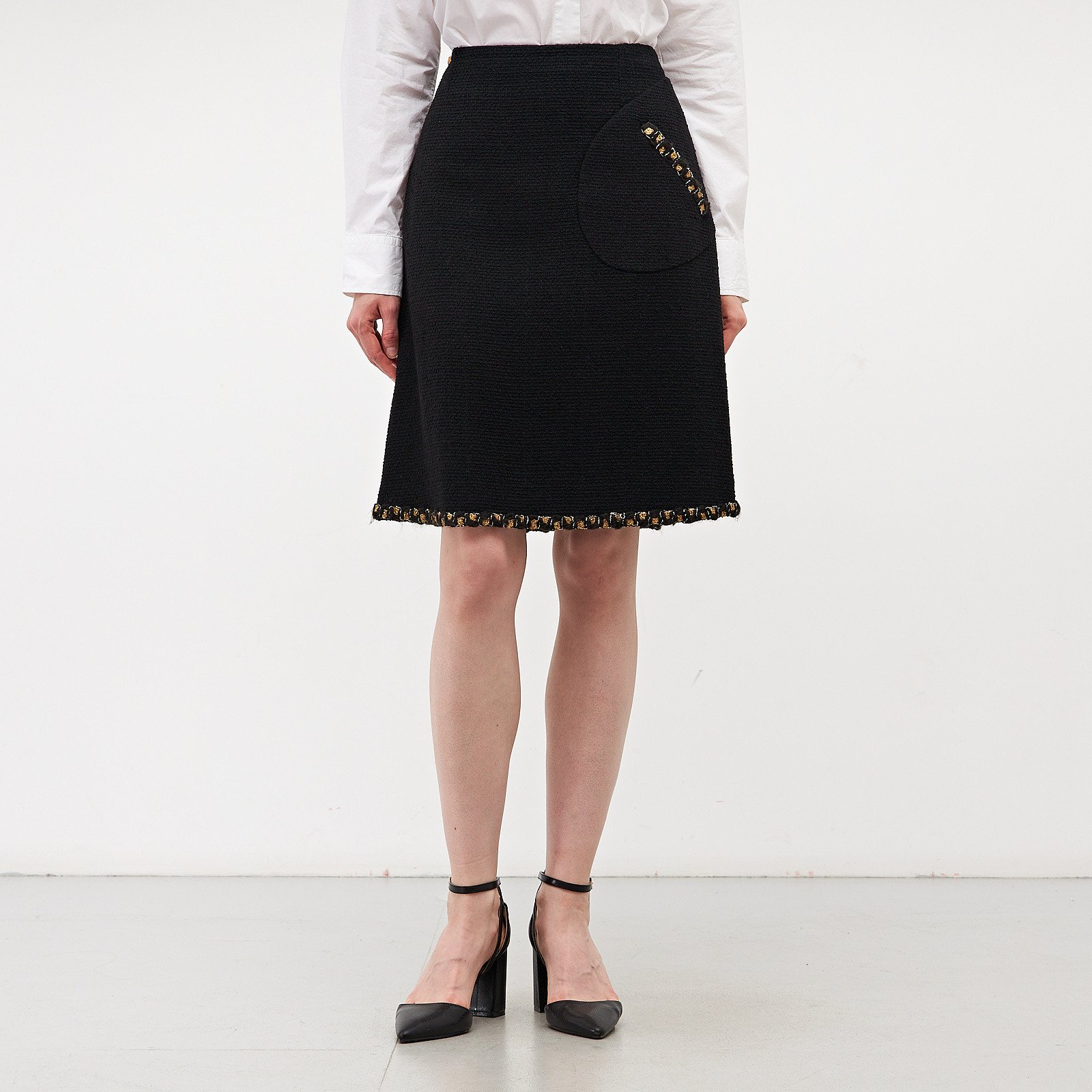 Юбка черного цвета Chanel - фото из каталога магазина брендовой одежды Second Friend Store Юбка Chanel - купить оригинал в секонд-хенде SFS - 1
