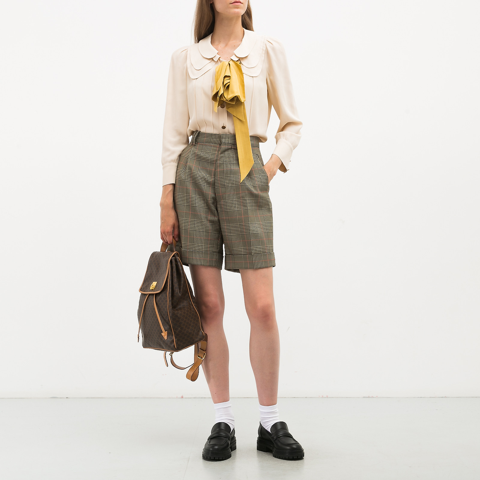 Шорты бежевого цвета Maison Margiela - фото из каталога магазина брендовой одежды Second Friend Store Шорты Maison Margiela - купить оригинал в секонд-хенде SFS - 2