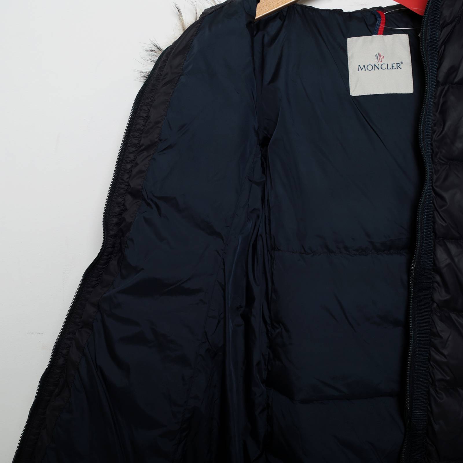 Пальто Moncler - купить оригинал в секонд-хенде SFS