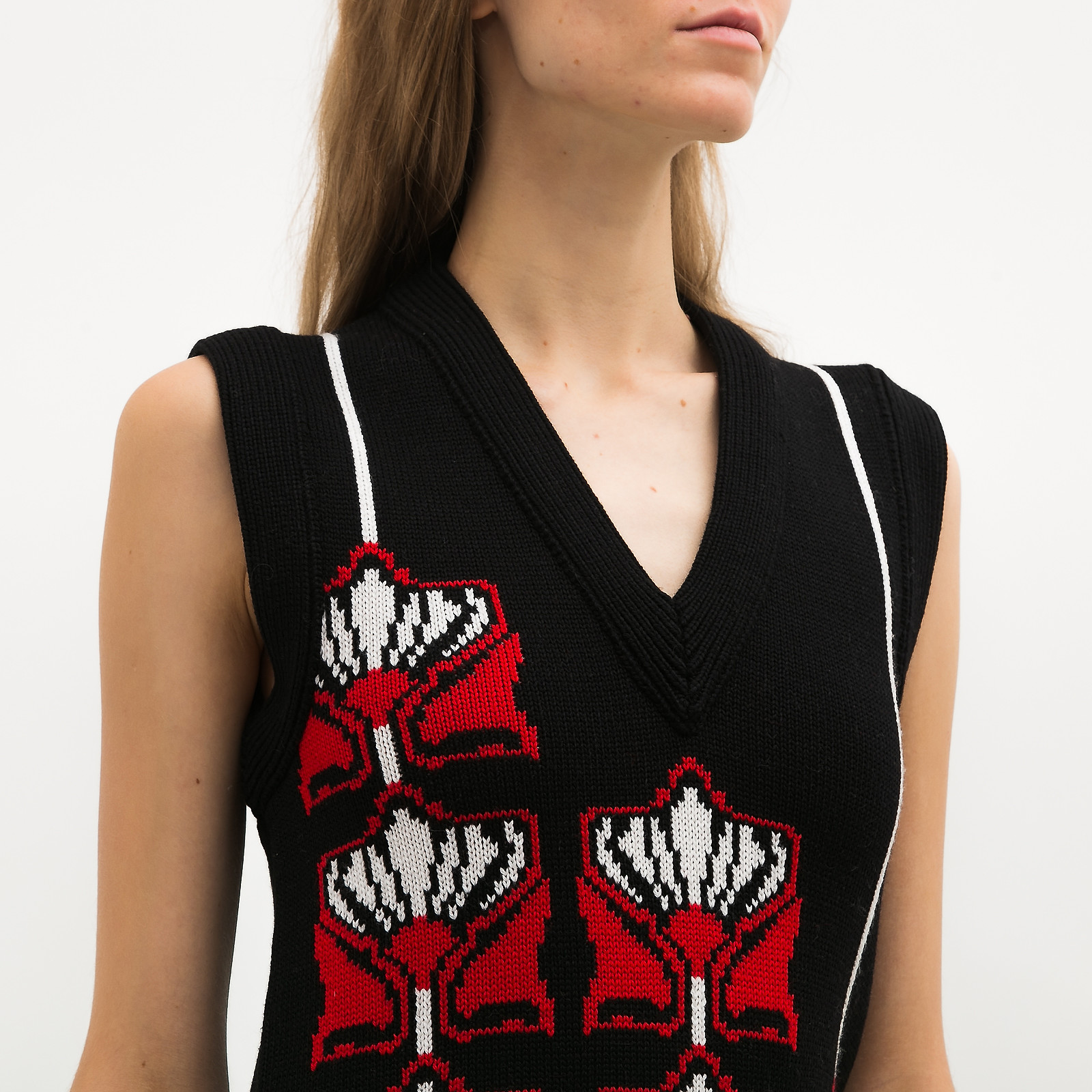 Жилет черного цвета Prada - фото из каталога магазина брендовой одежды Second Friend Store Жилет Prada - купить оригинал в секонд-хенде SFS - 4