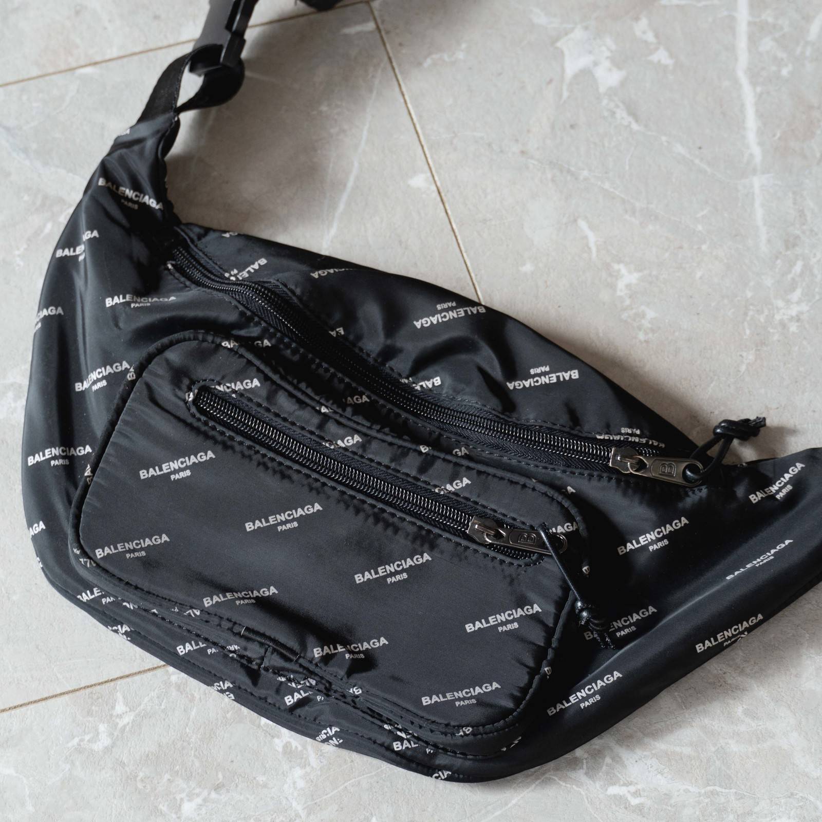 Поясная сумка Balenciaga - купить оригинал в секонд-хенде SFS