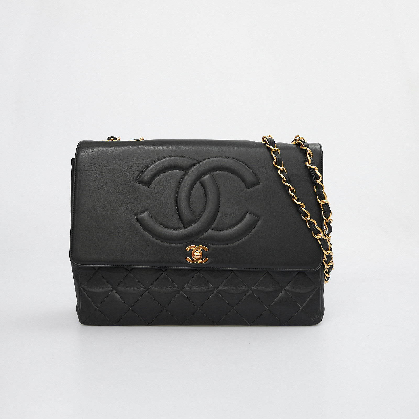 Сумка черного цвета Chanel - фото из каталога магазина брендовой одежды Second Friend Store Сумка Chanel - купить оригинал в секонд-хенде SFS - 1