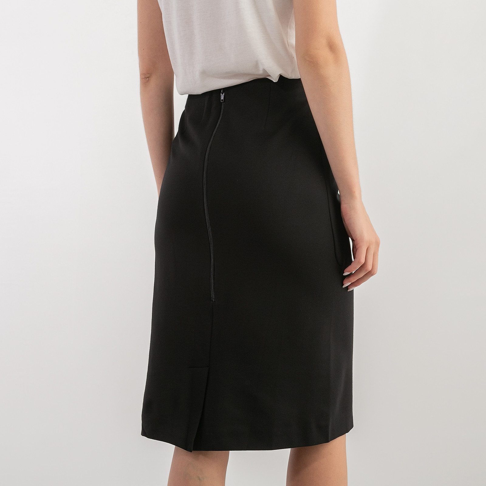 Юбка черного цвета Jil Sander - фото из каталога магазина брендовой одежды Second Friend Store Юбка Jil Sander - купить оригинал в секонд-хенде SFS - 2