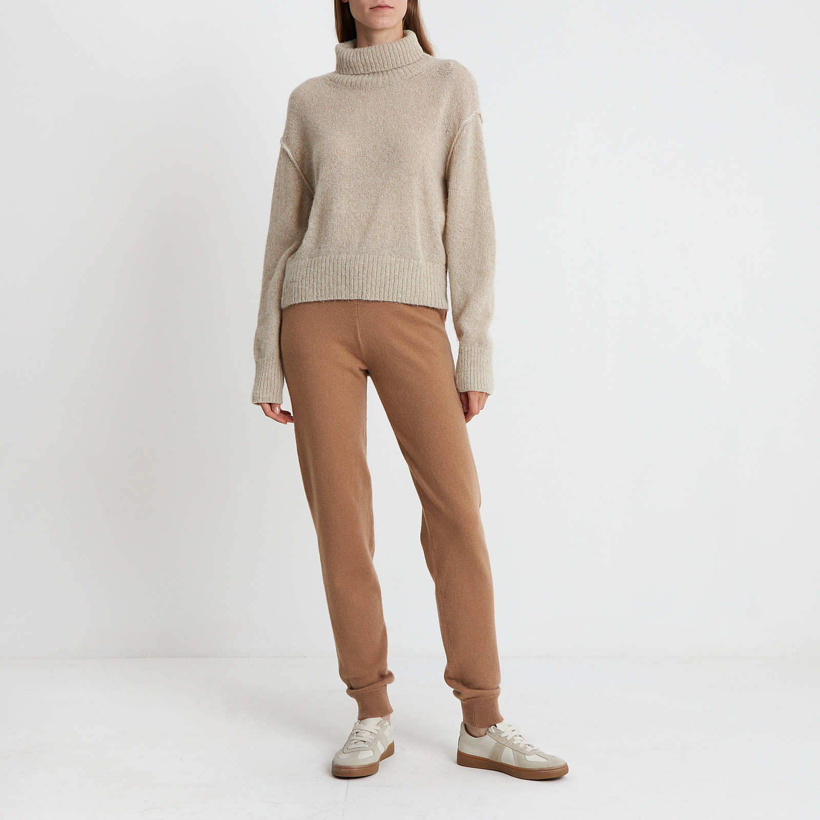 Брюки бежевого цвета Tom Ford - фото из каталога магазина брендовой одежды Second Friend Store Брюки Tom Ford - купить оригинал в секонд-хенде SFS - 2