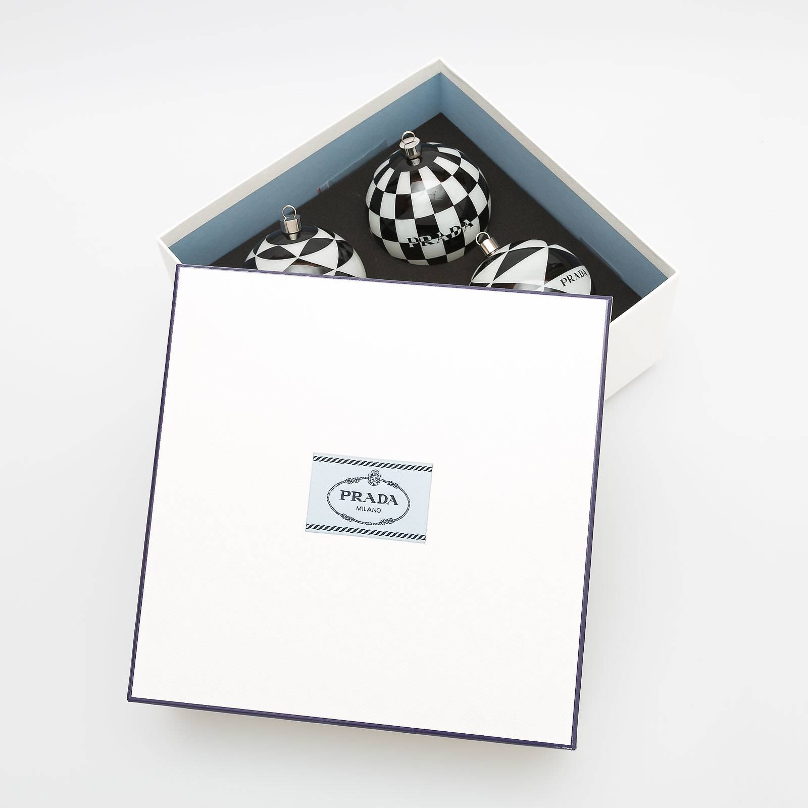 Шары черного цвета Prada - фото из каталога магазина брендовой одежды Second Friend Store Шары Prada - купить оригинал в секонд-хенде SFS - 2