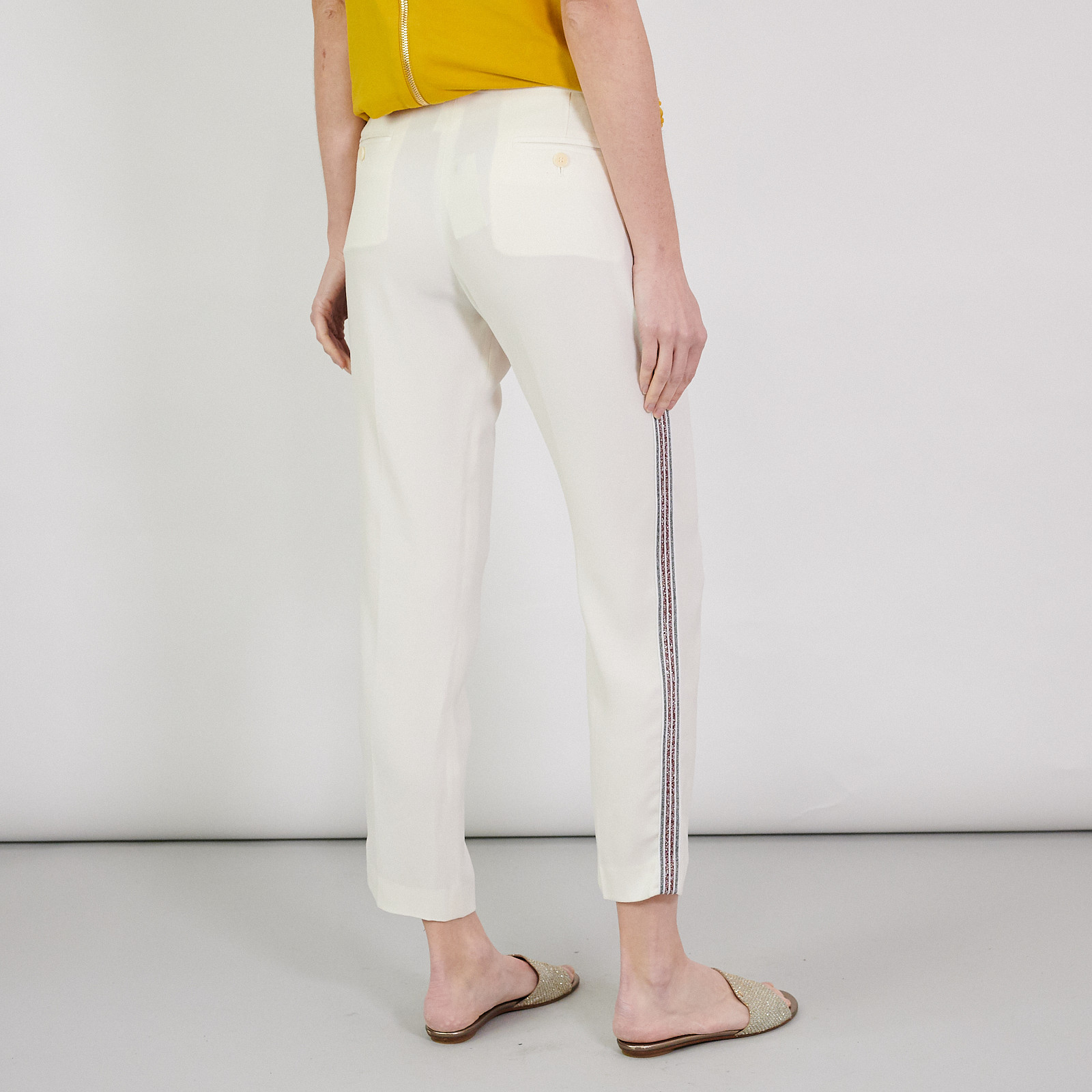 Брюки белого цвета IRO - фото из каталога магазина брендовой одежды Second Friend Store Брюки IRO - купить оригинал в секонд-хенде SFS - 2