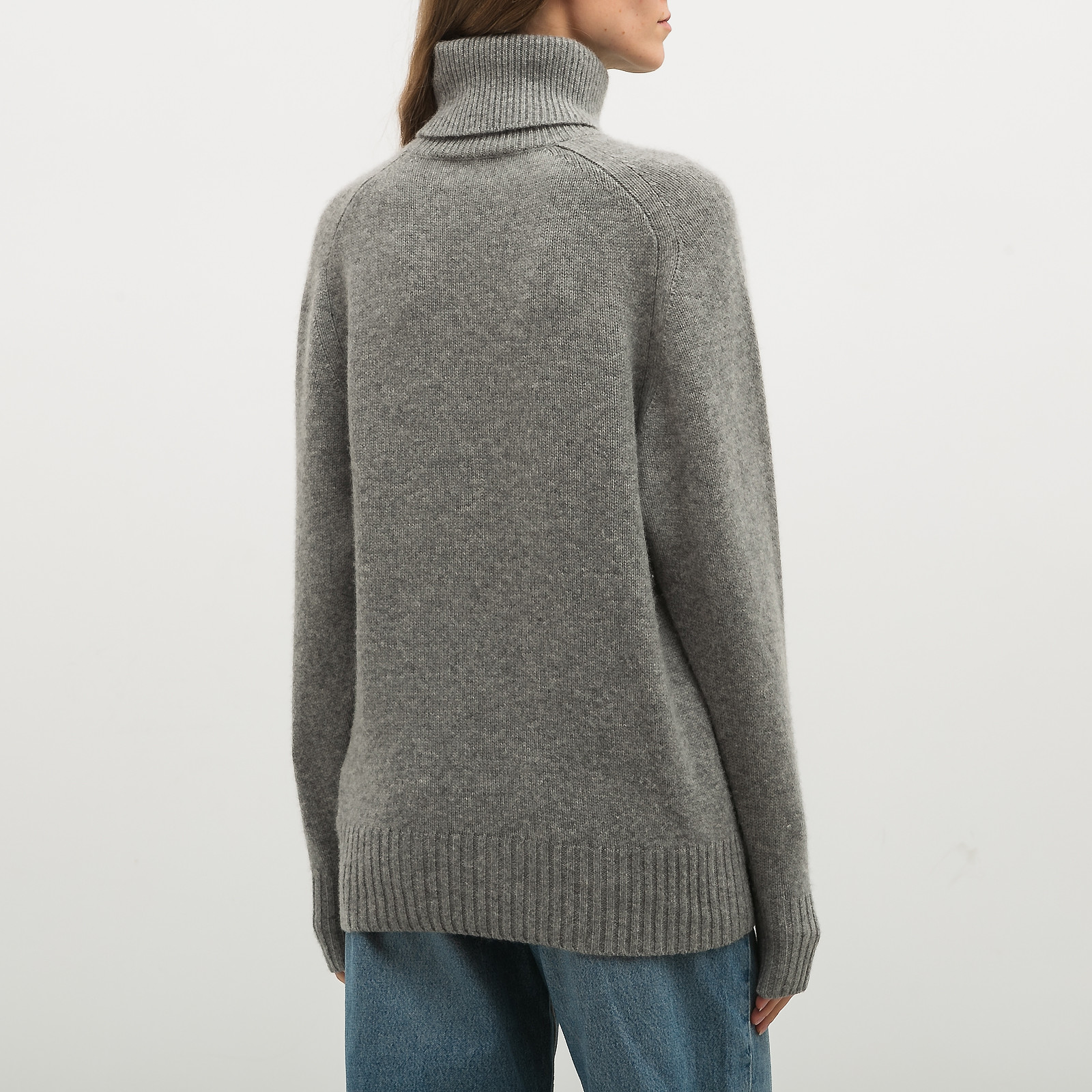 Свитер серого цвета Chloe - фото из каталога магазина брендовой одежды Second Friend Store Свитер Chloe - купить оригинал в секонд-хенде SFS - 2