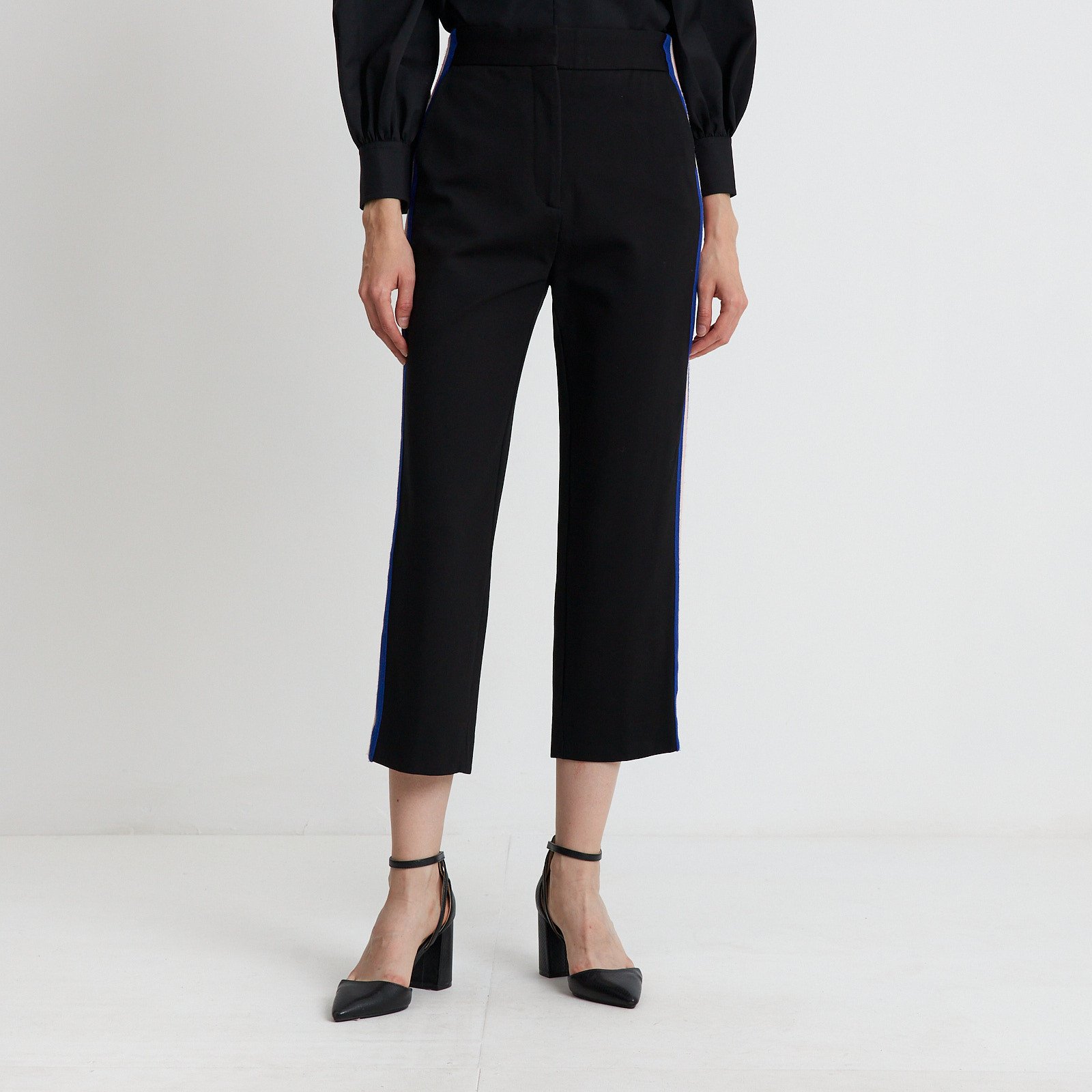 Брюки черного цвета Sandro - фото из каталога магазина брендовой одежды Second Friend Store Брюки Sandro - купить оригинал в секонд-хенде SFS - 1