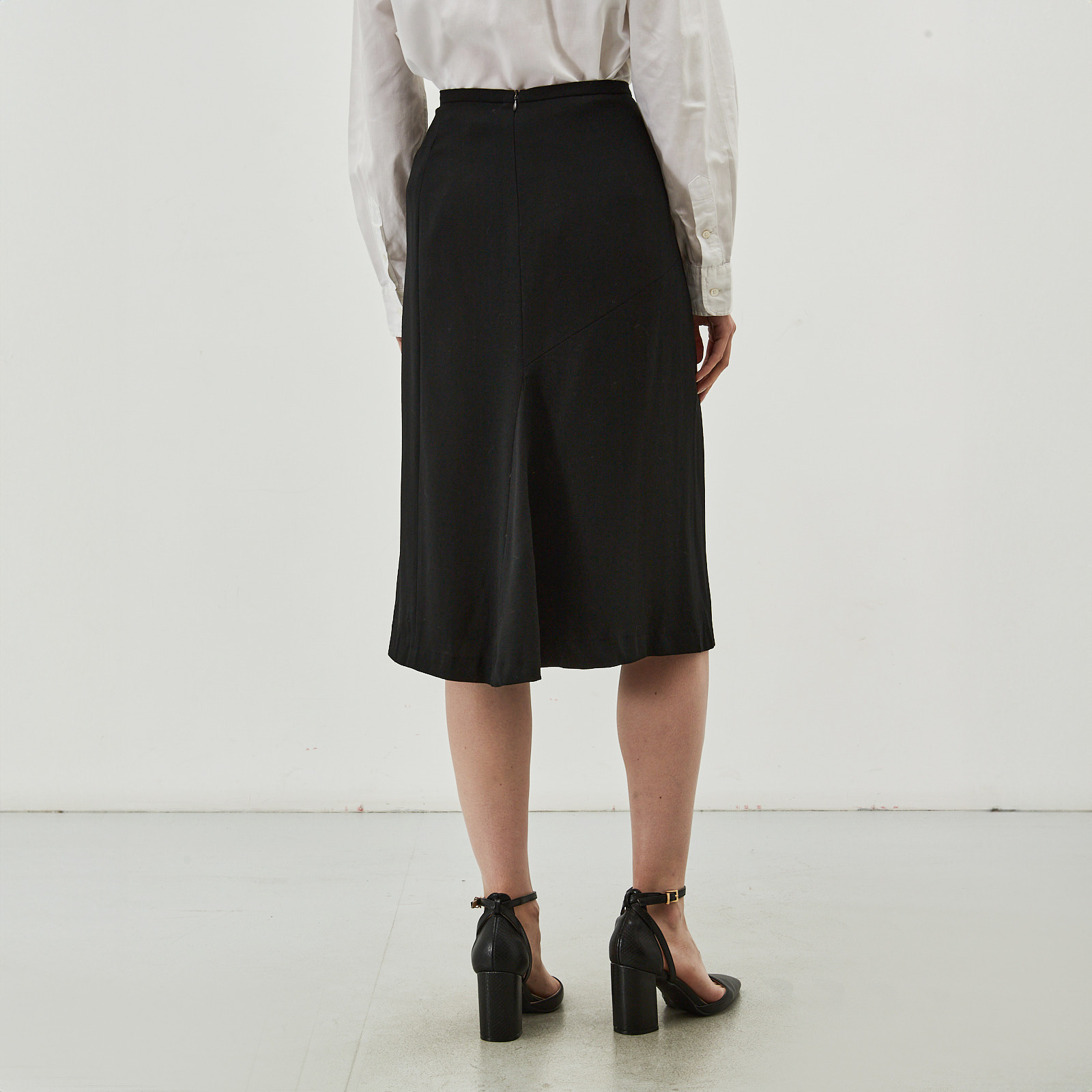 Юбка черного цвета Max Mara - фото из каталога магазина брендовой одежды Second Friend Store Юбка Max Mara - купить оригинал в секонд-хенде SFS - 2