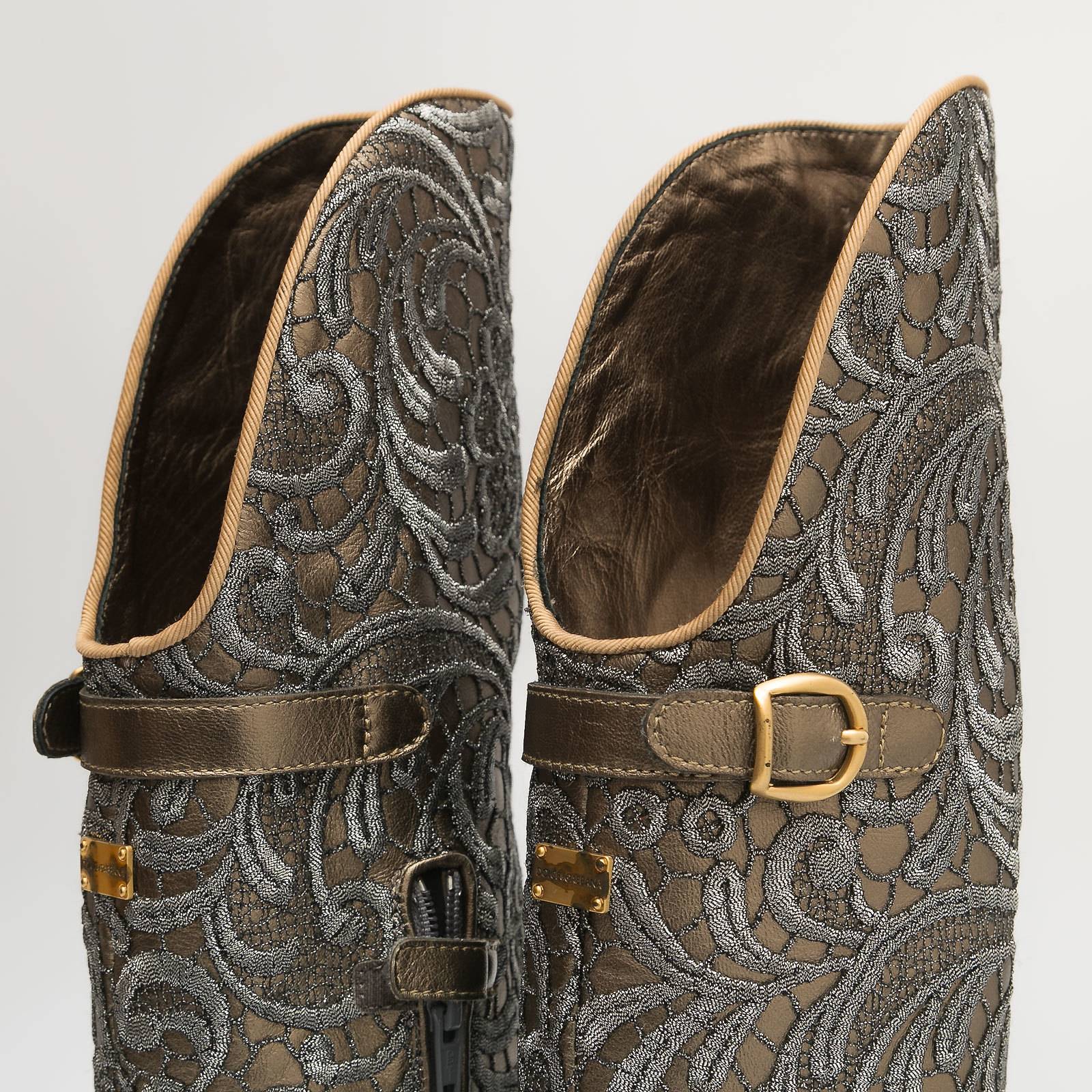 Сапоги серебряного цвета Dolce&Gabbana - фото из каталога магазина брендовой одежды Second Friend Store Сапоги Dolce&Gabbana - купить оригинал в секонд-хенде SFS - 5